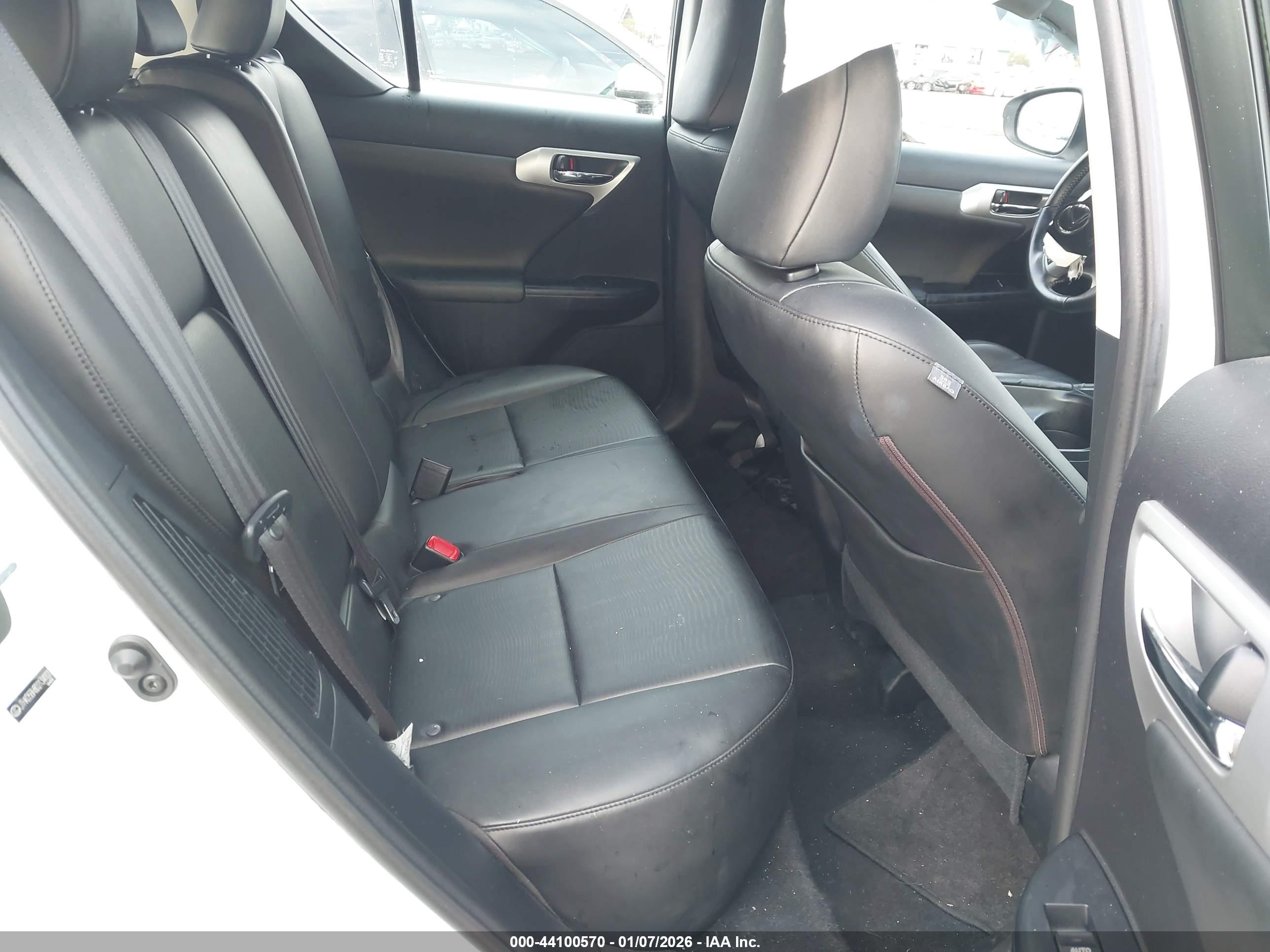 LEXUS CT image 8