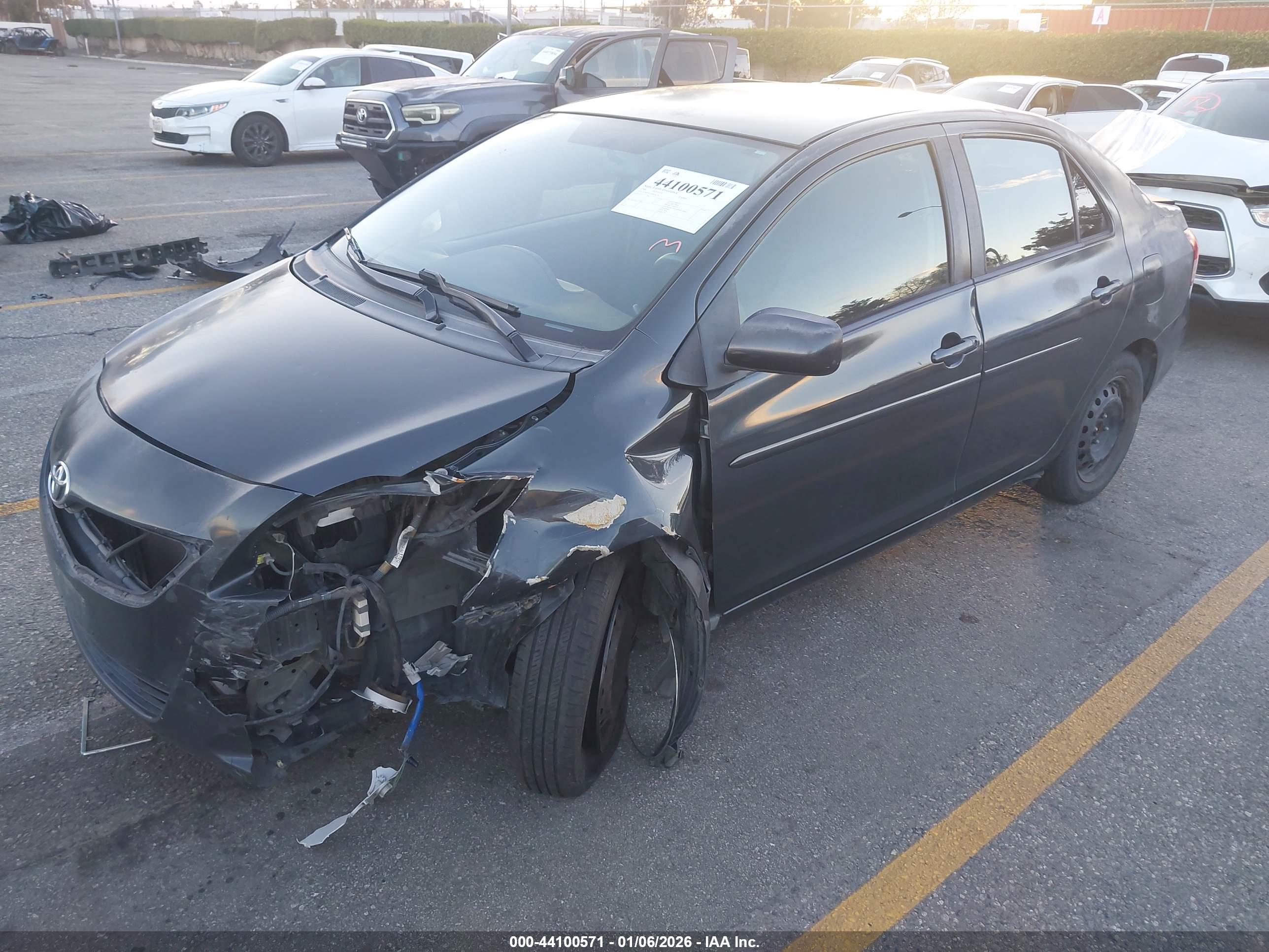 TOYOTA YARIS image 2