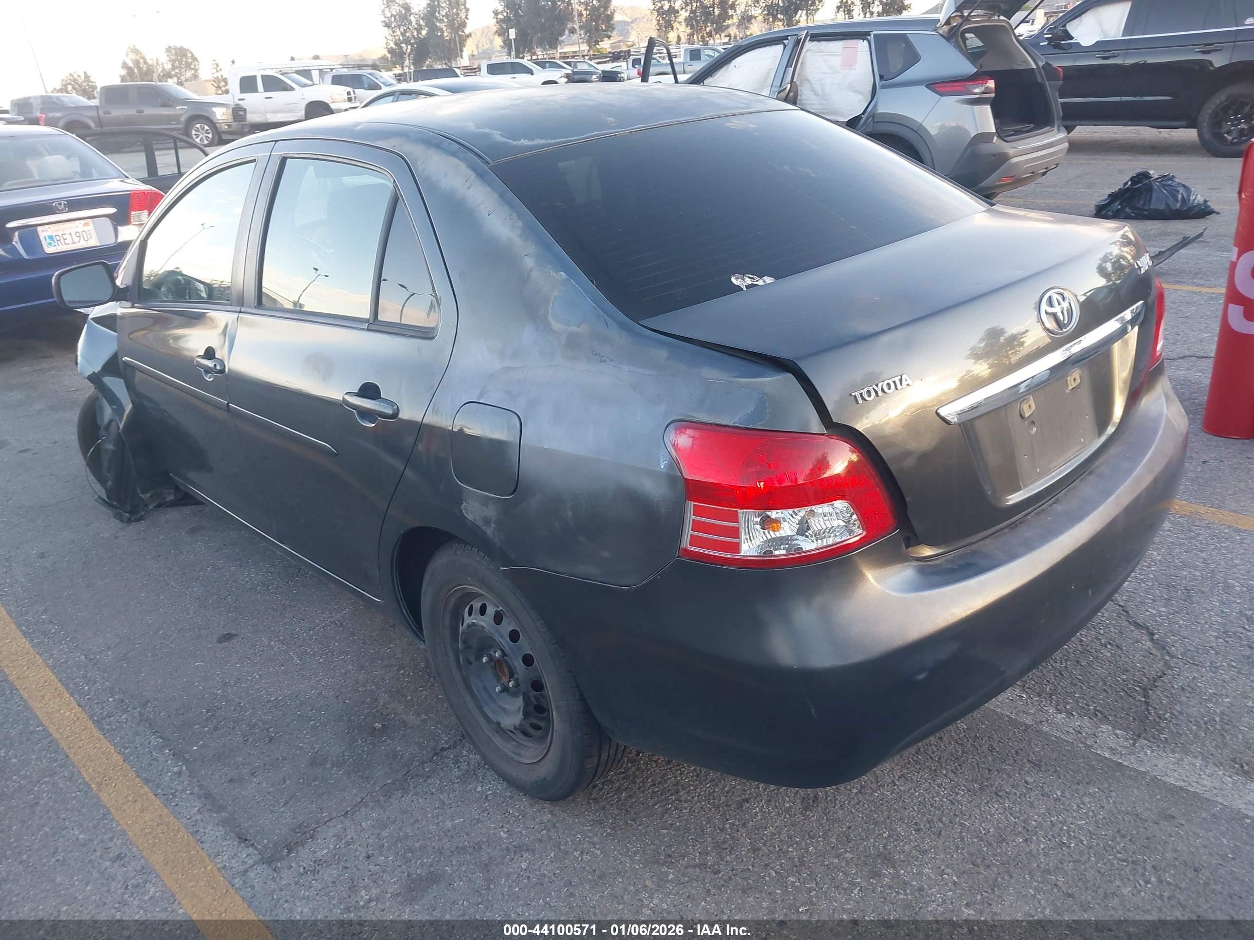 TOYOTA YARIS image 3