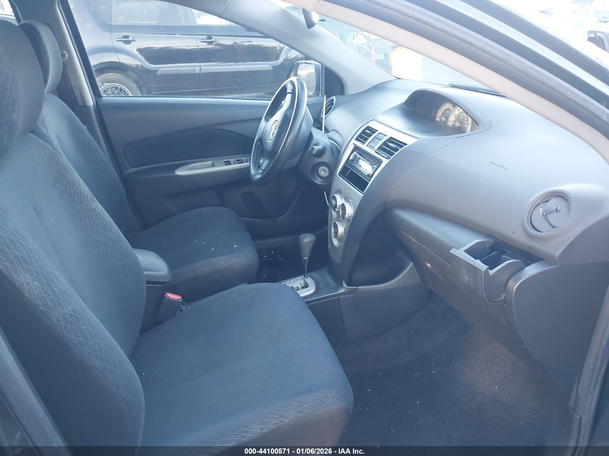 TOYOTA YARIS image 5
