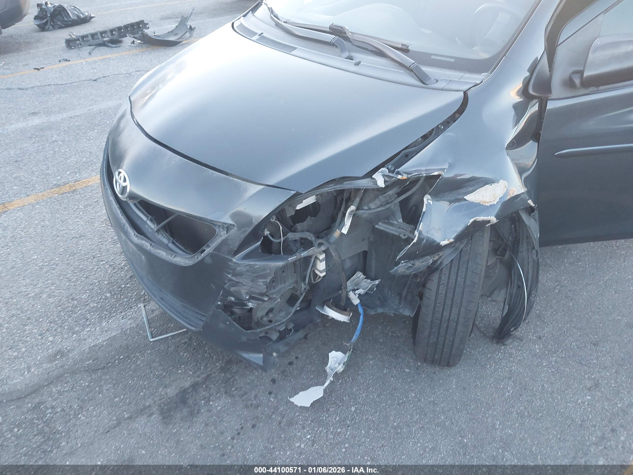 TOYOTA YARIS image 6