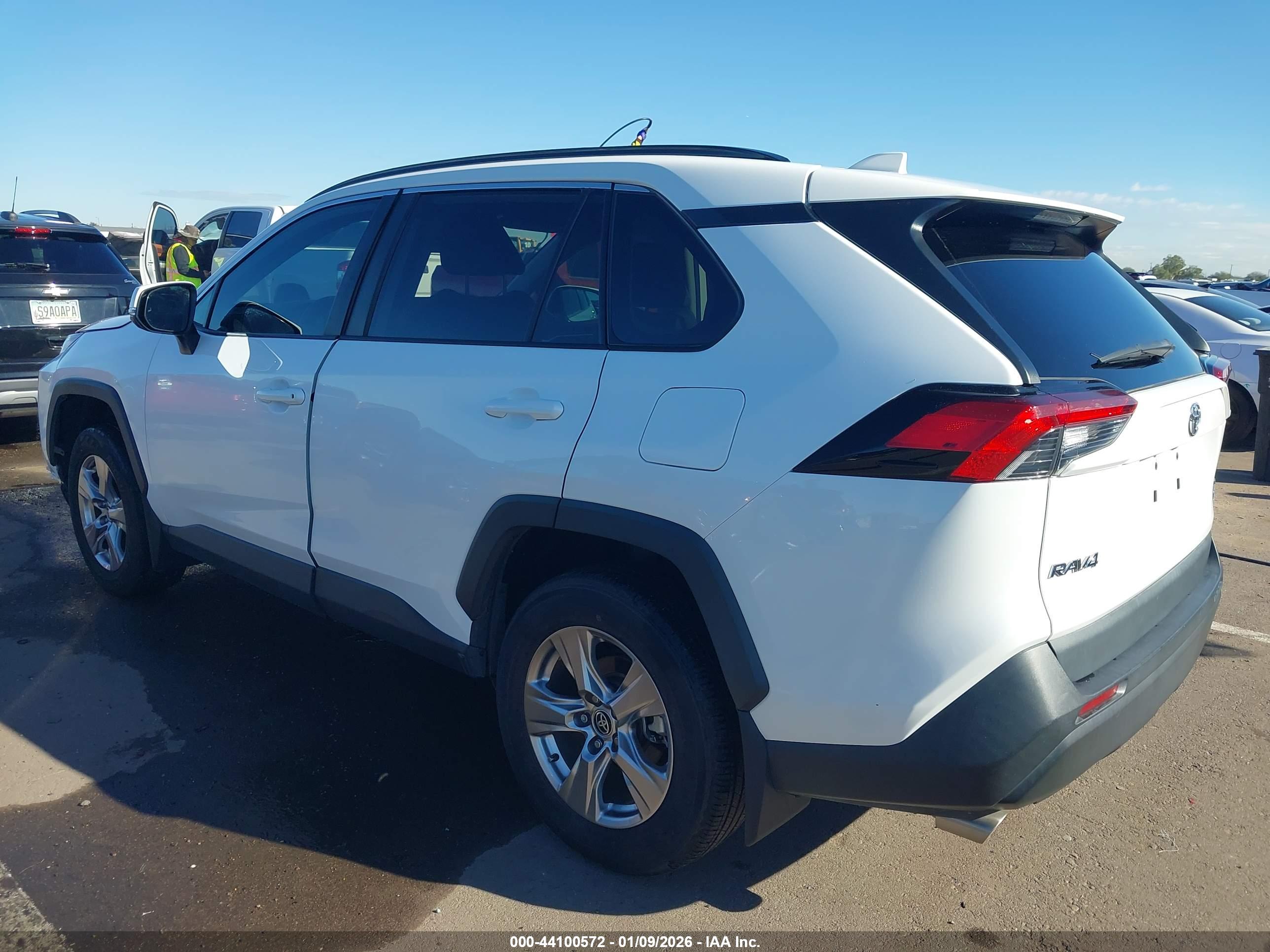 TOYOTA RAV4 image 3