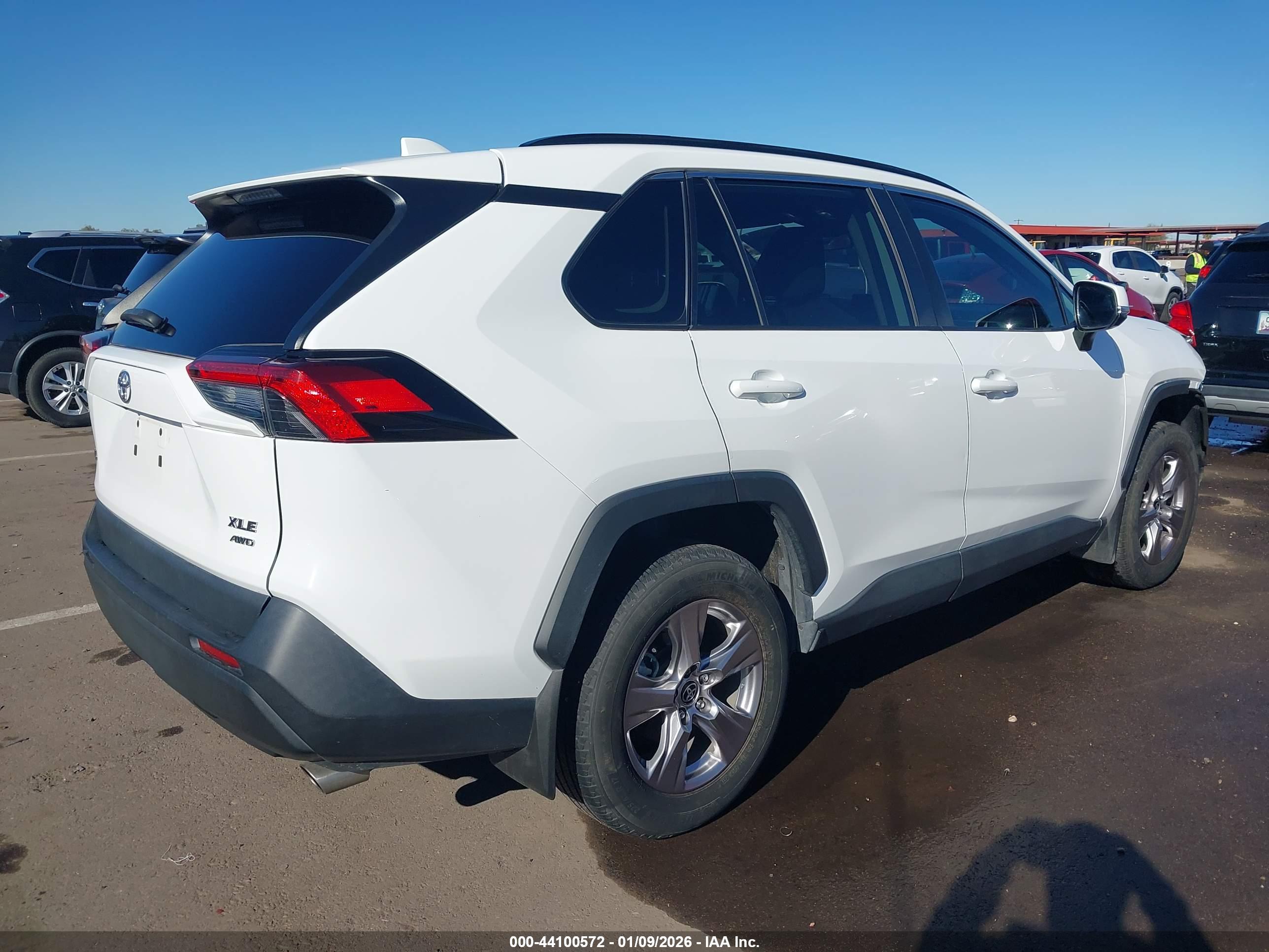TOYOTA RAV4 image 4