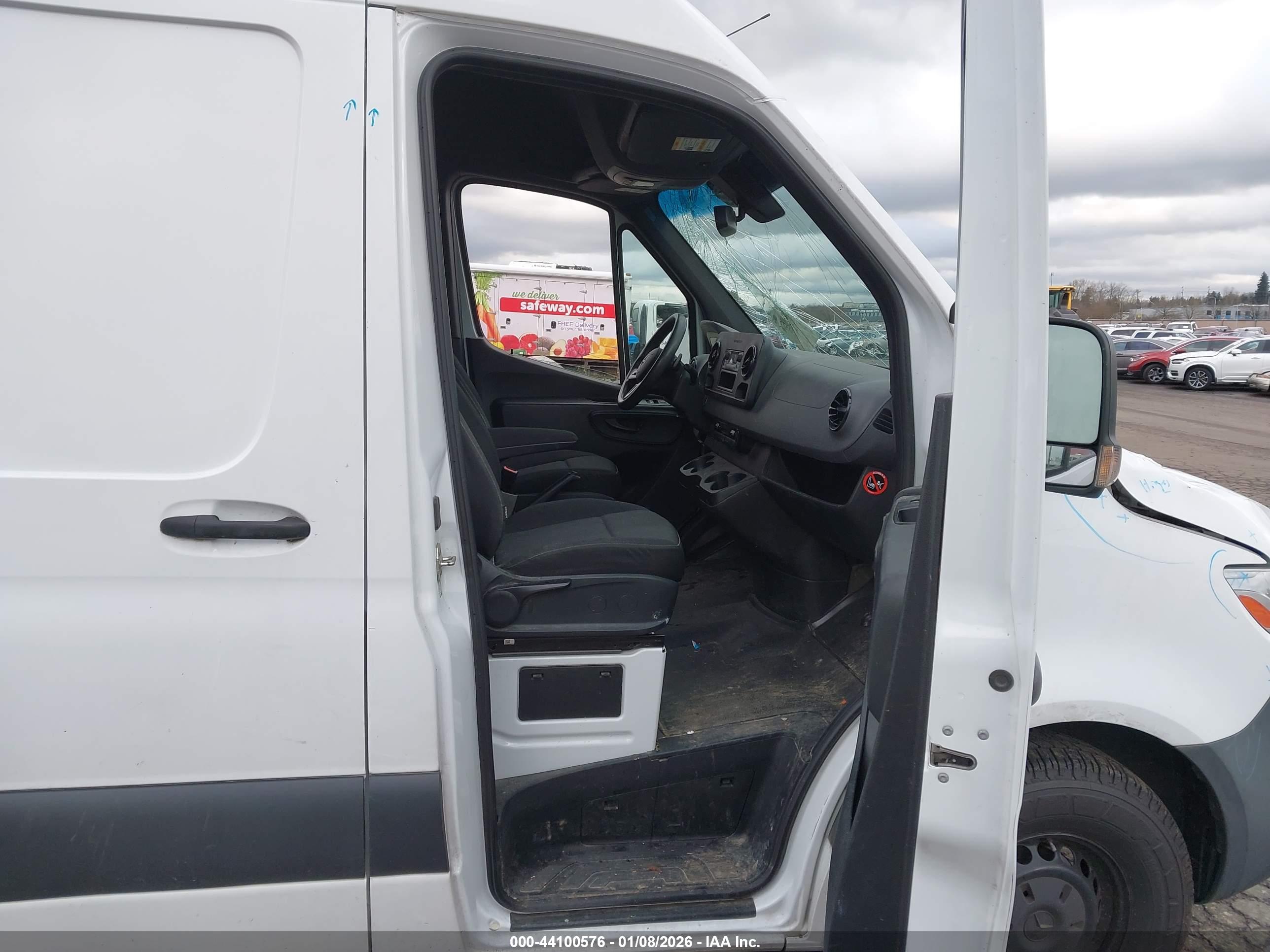 MERCEDES-BENZ SPRINTER image 5