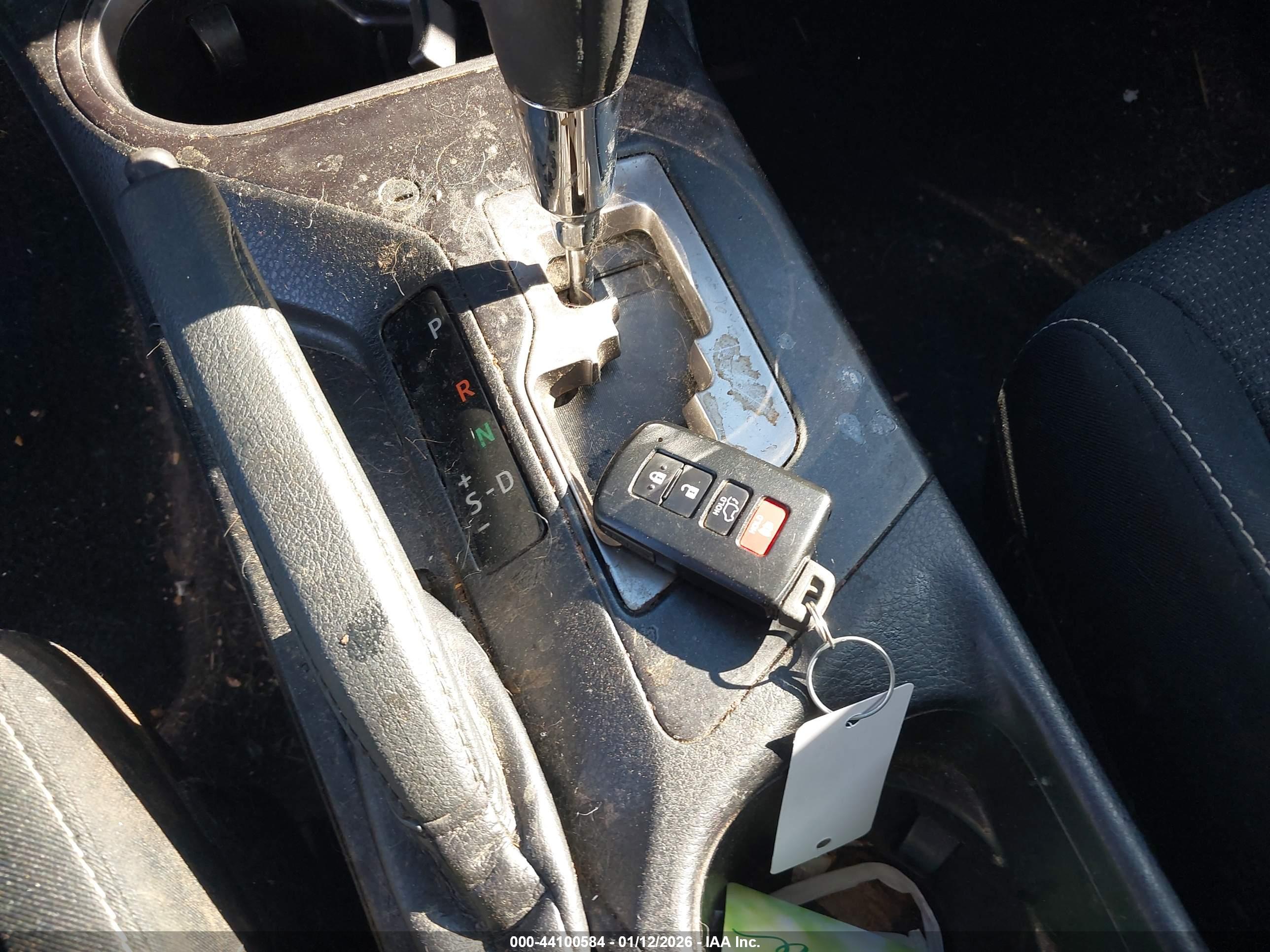 TOYOTA RAV4 image 11