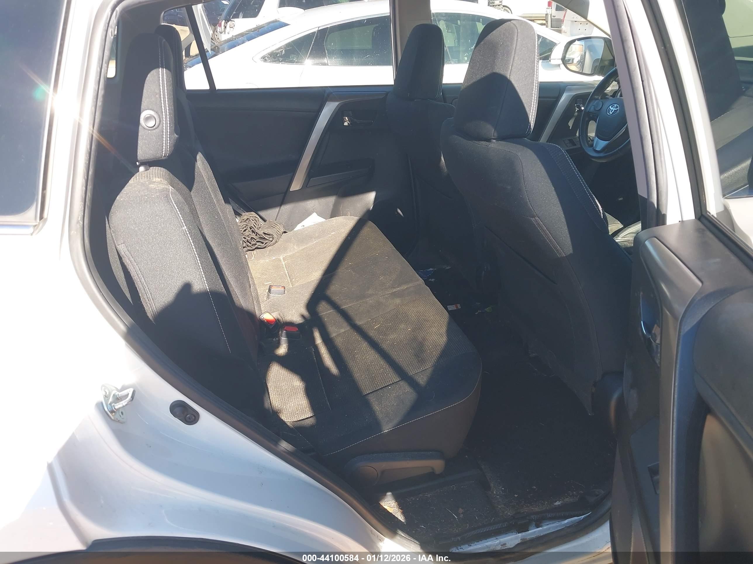 TOYOTA RAV4 image 8