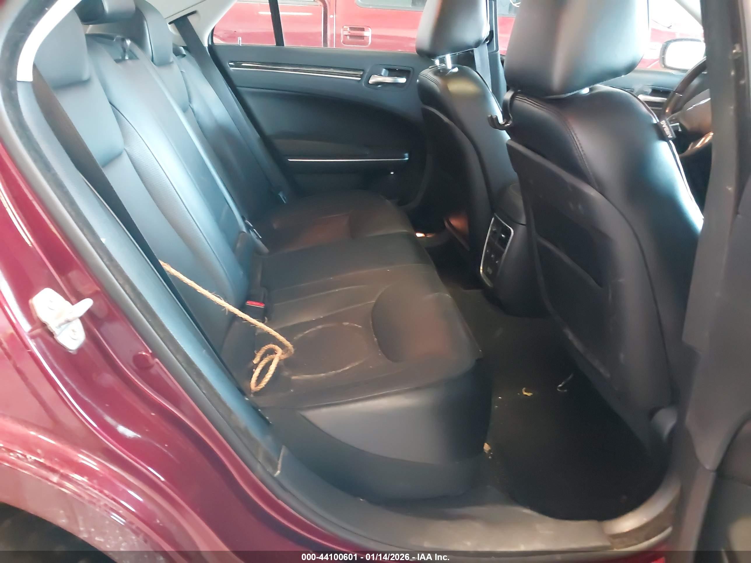 CHRYSLER 300C image 8