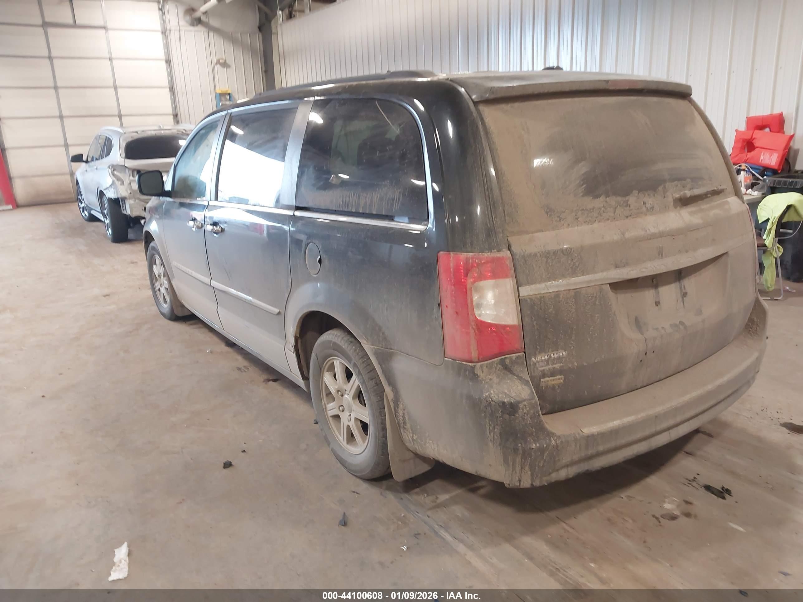 CHRYSLER TOWN image 3