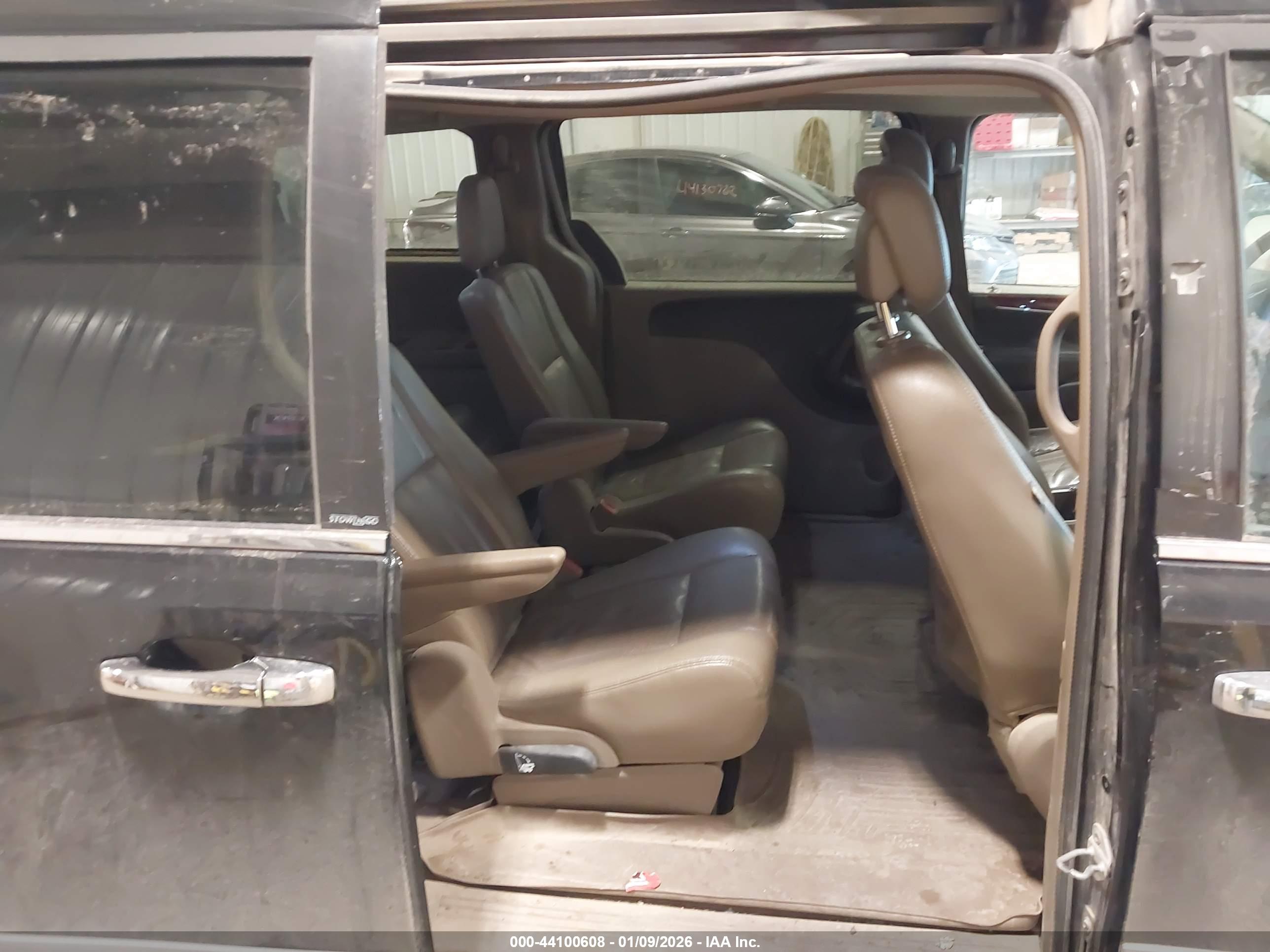 CHRYSLER TOWN image 8