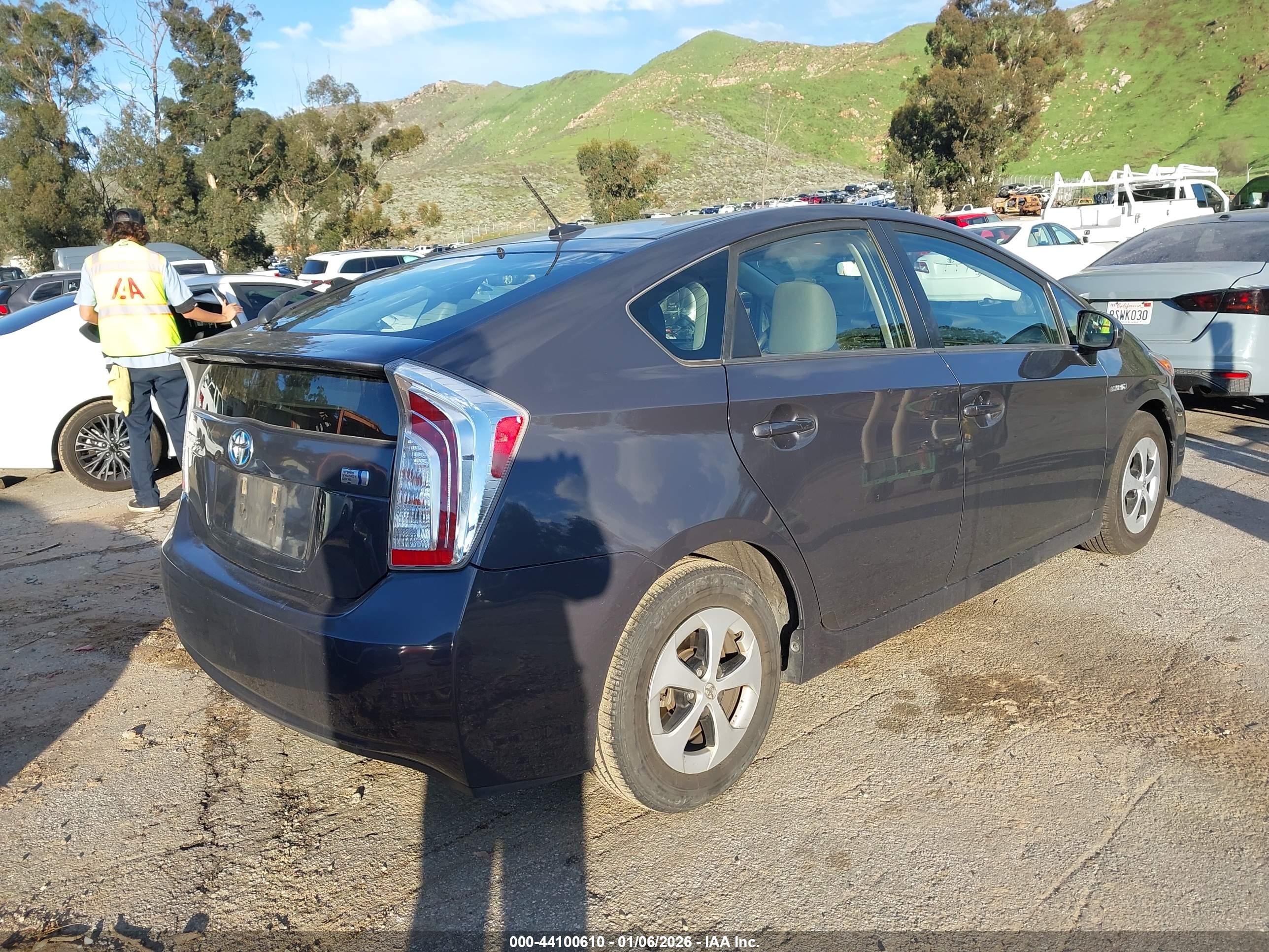 TOYOTA PRIUS image 4