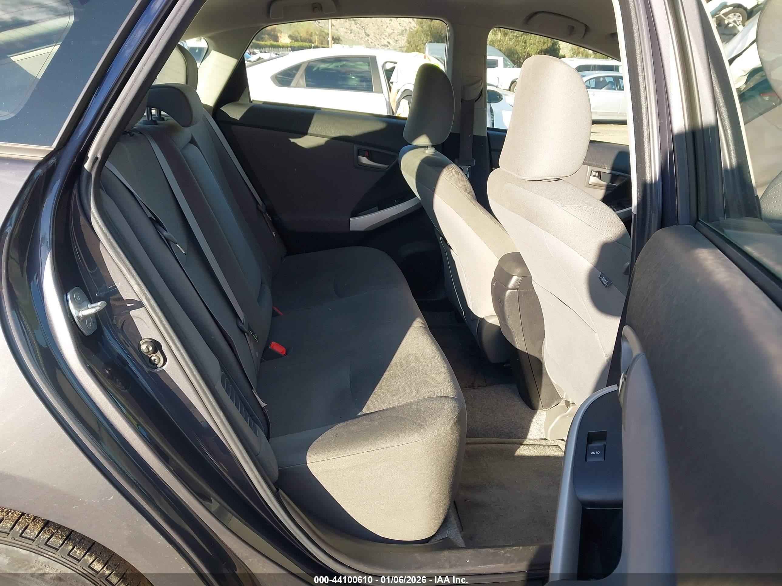 TOYOTA PRIUS image 8