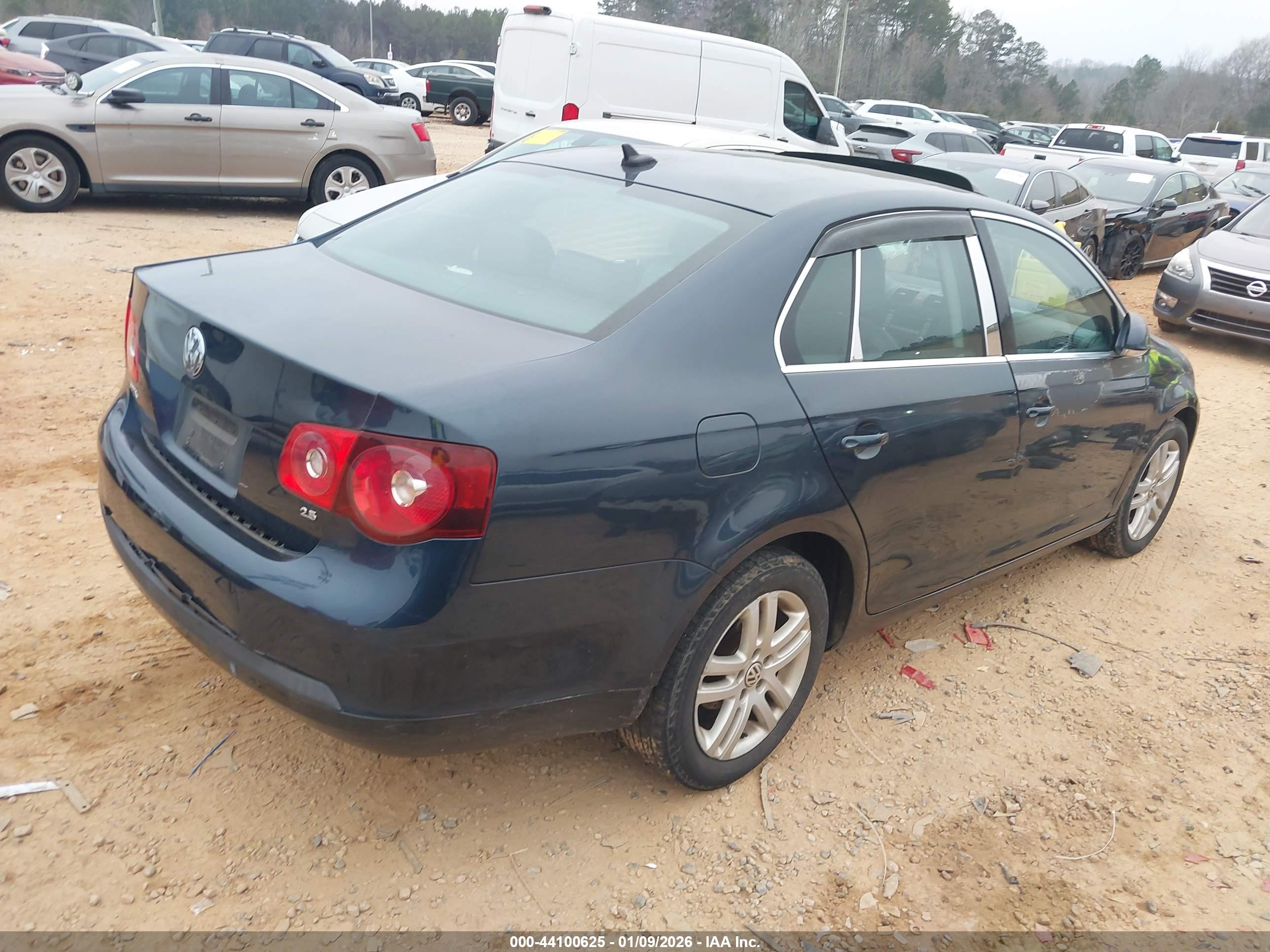 VOLKSWAGEN JETTA image 4