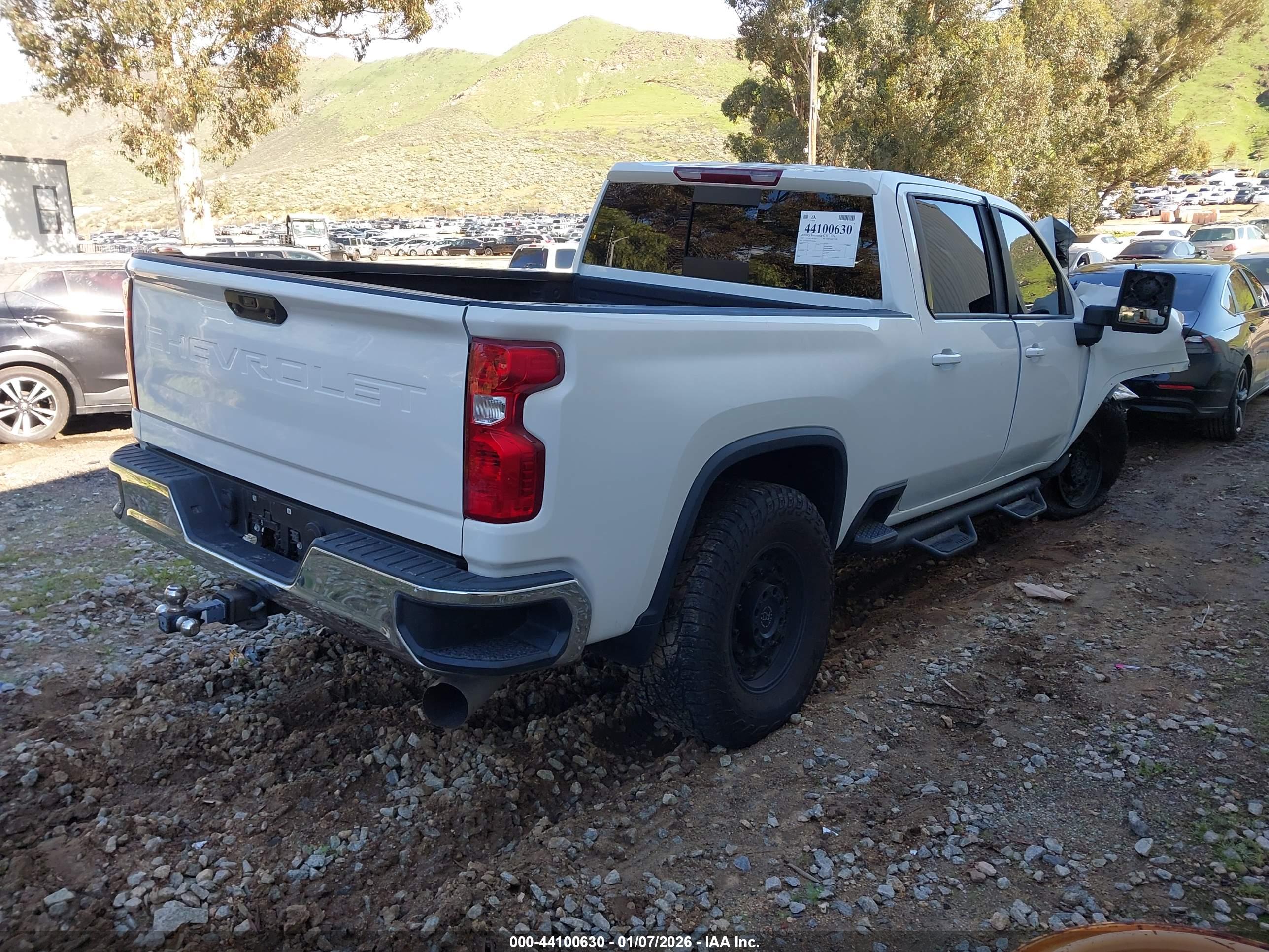CHEVROLET SILVERADO image 4