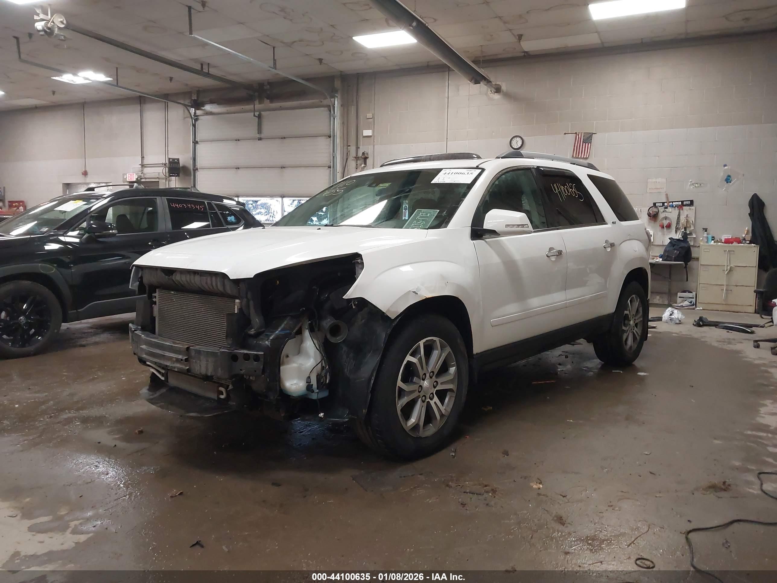 GMC ACADIA image 2