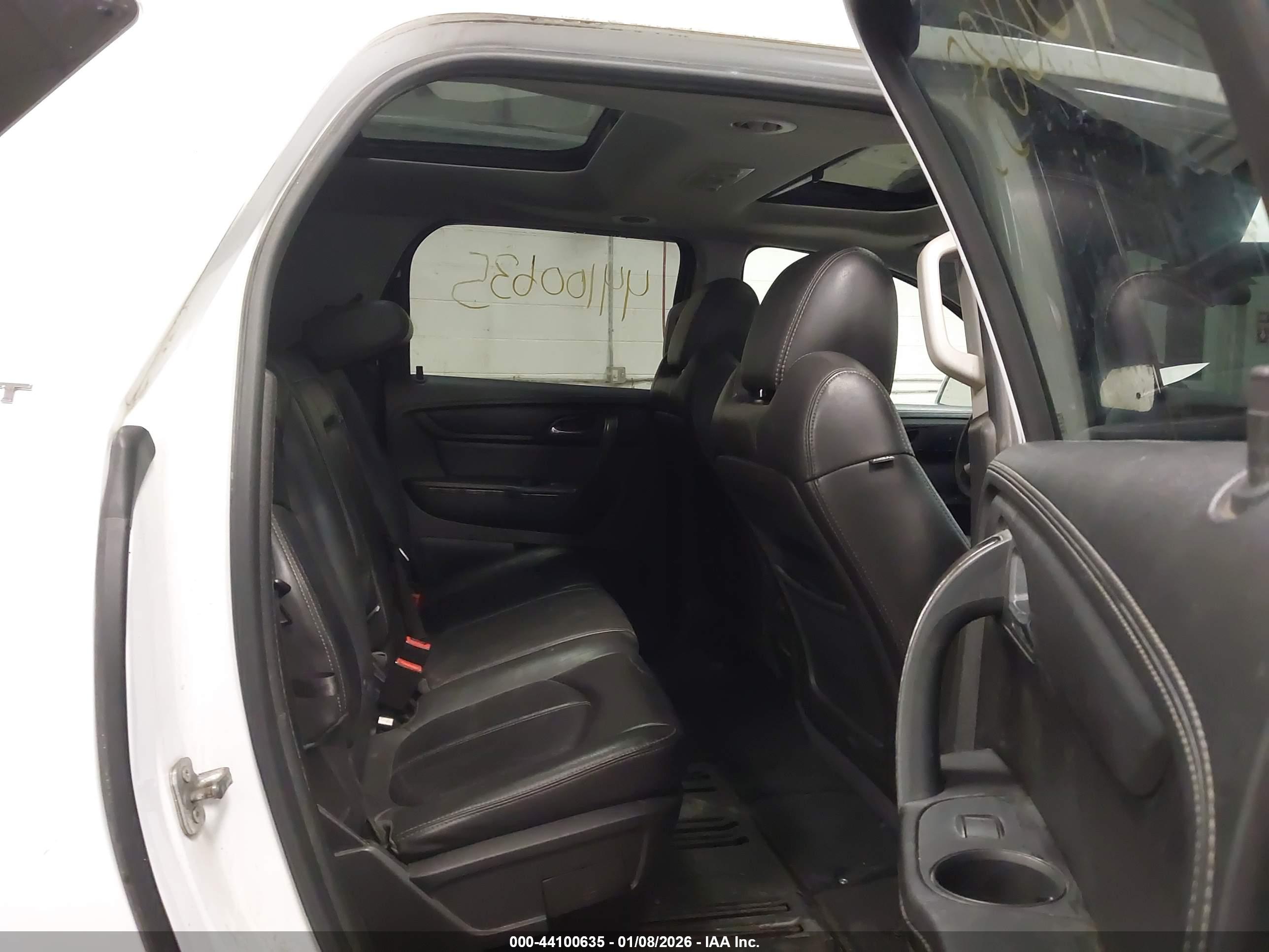 GMC ACADIA image 8