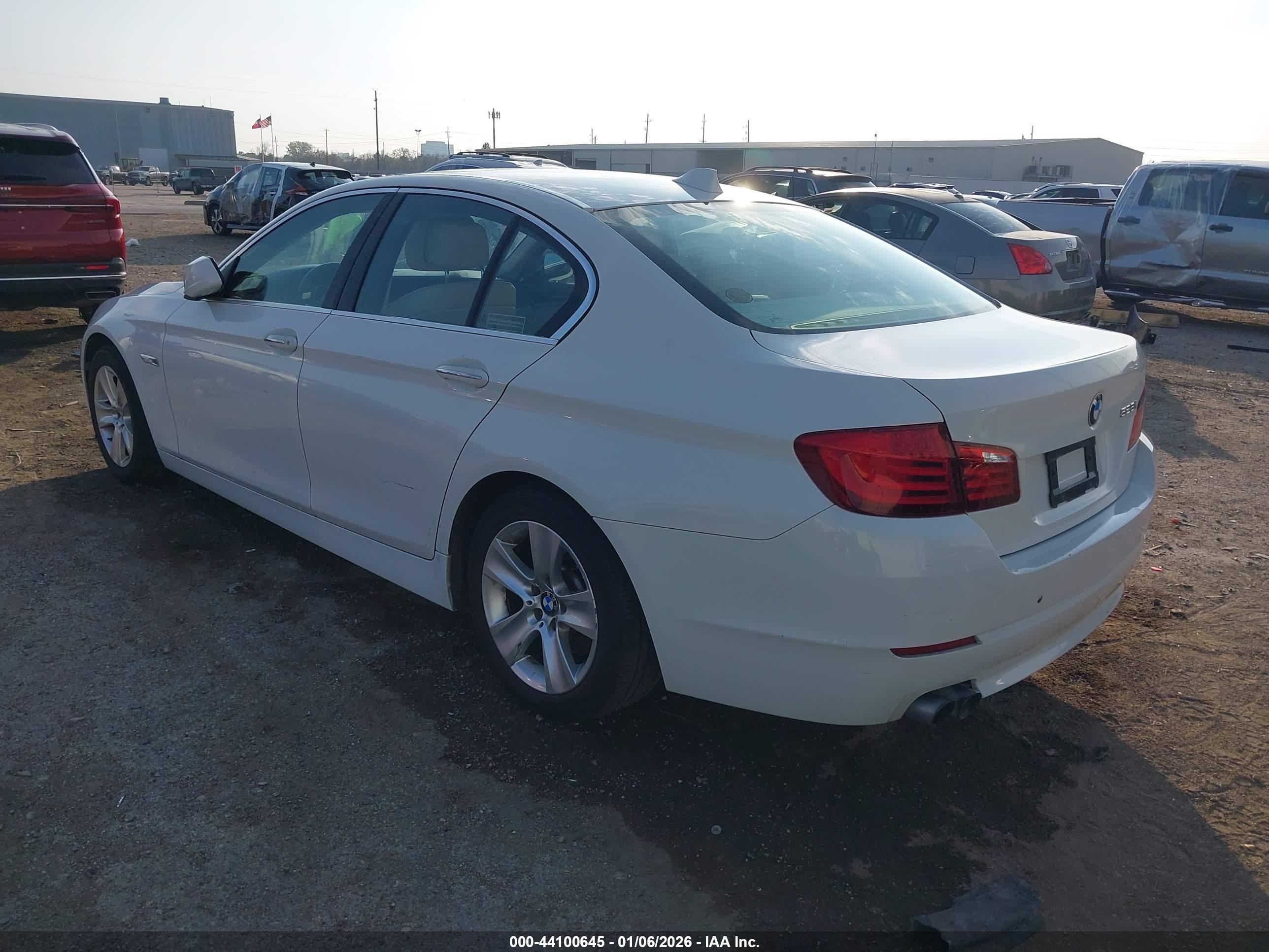 BMW 528I image 3
