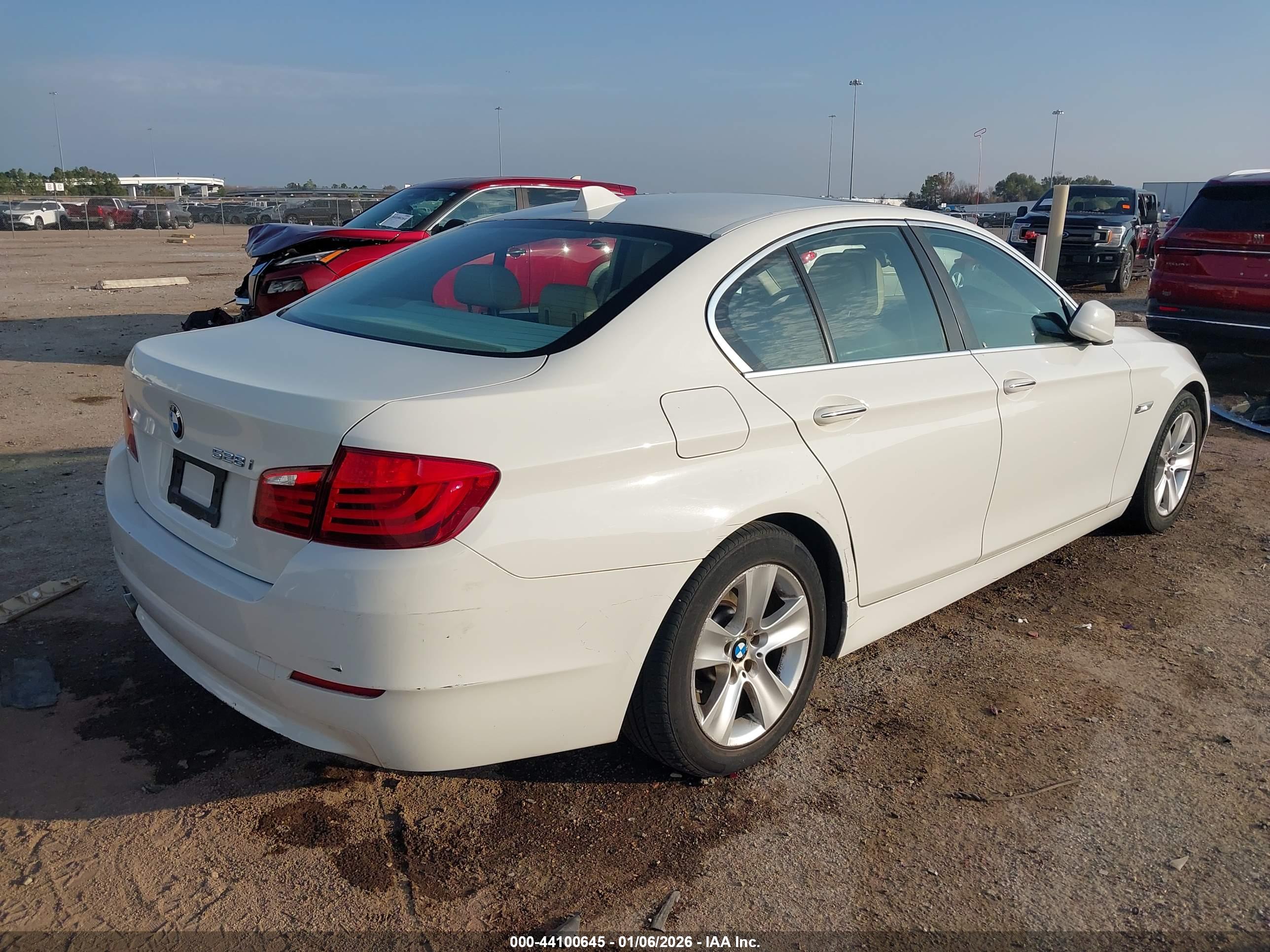 BMW 528I image 4