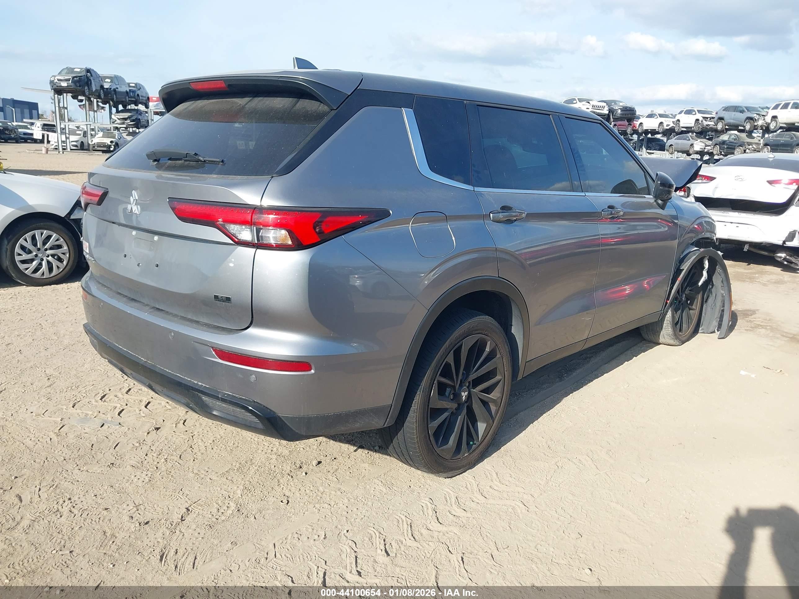 MITSUBISHI OUTLANDER image 4