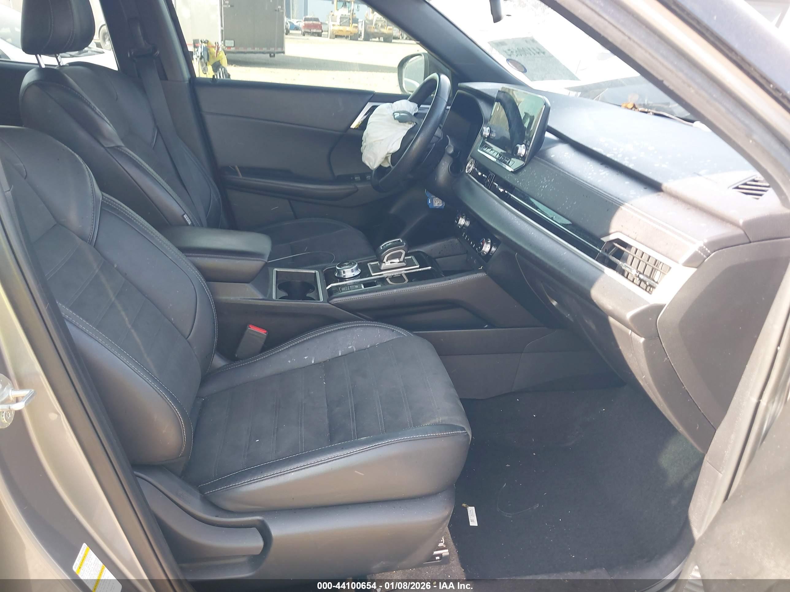 MITSUBISHI OUTLANDER image 5