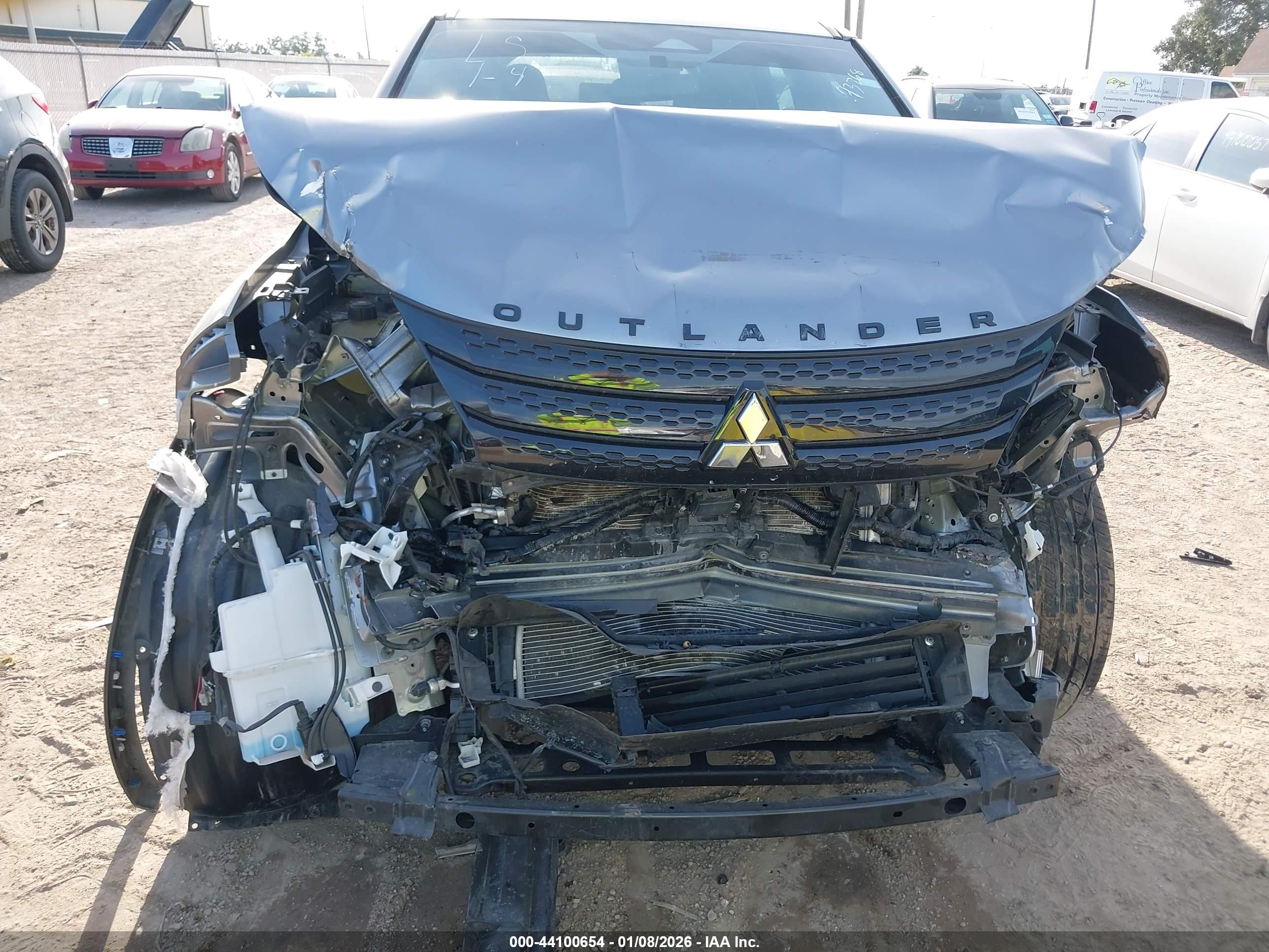 MITSUBISHI OUTLANDER image 6