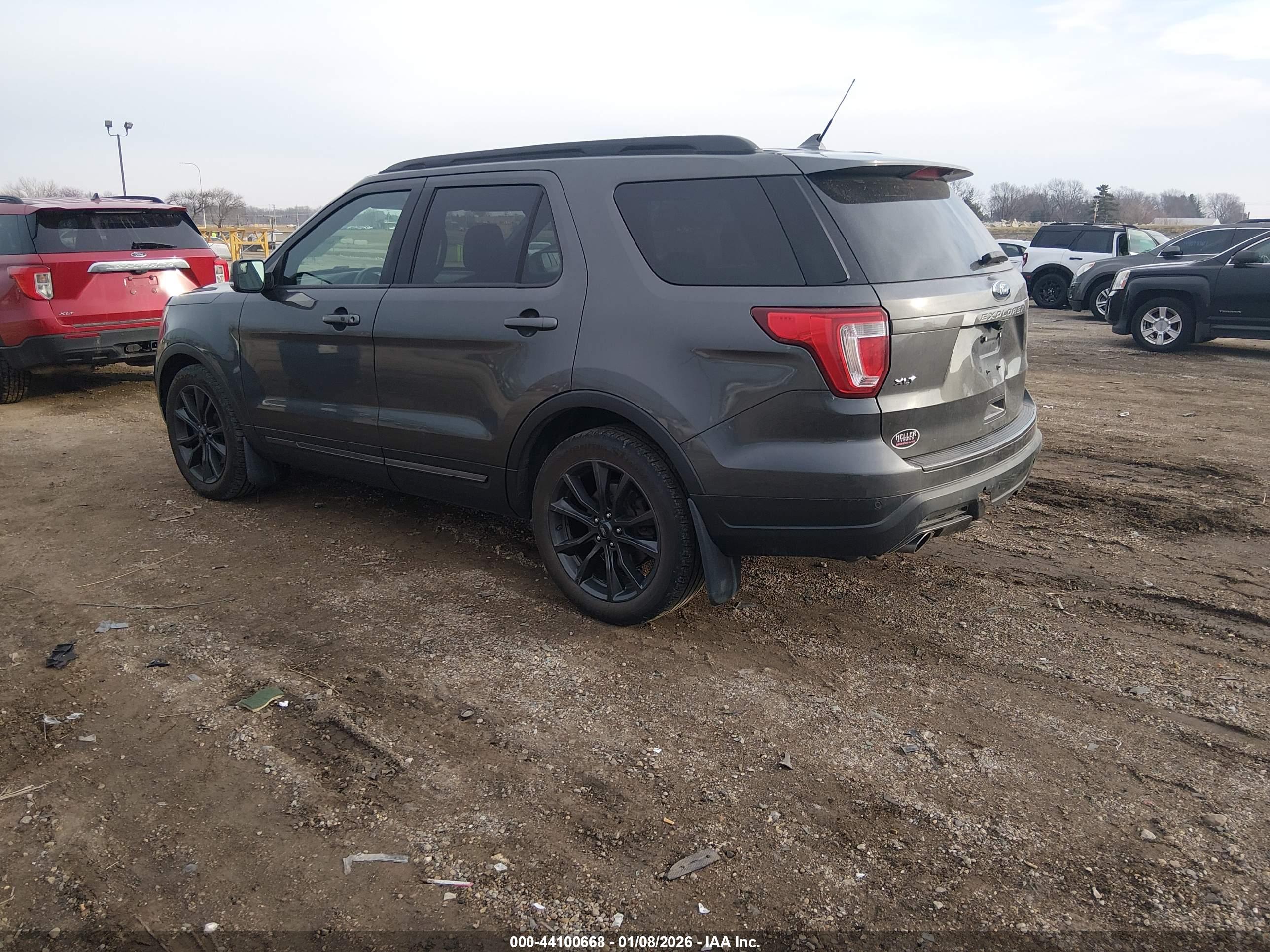 FORD EXPLORER image 3
