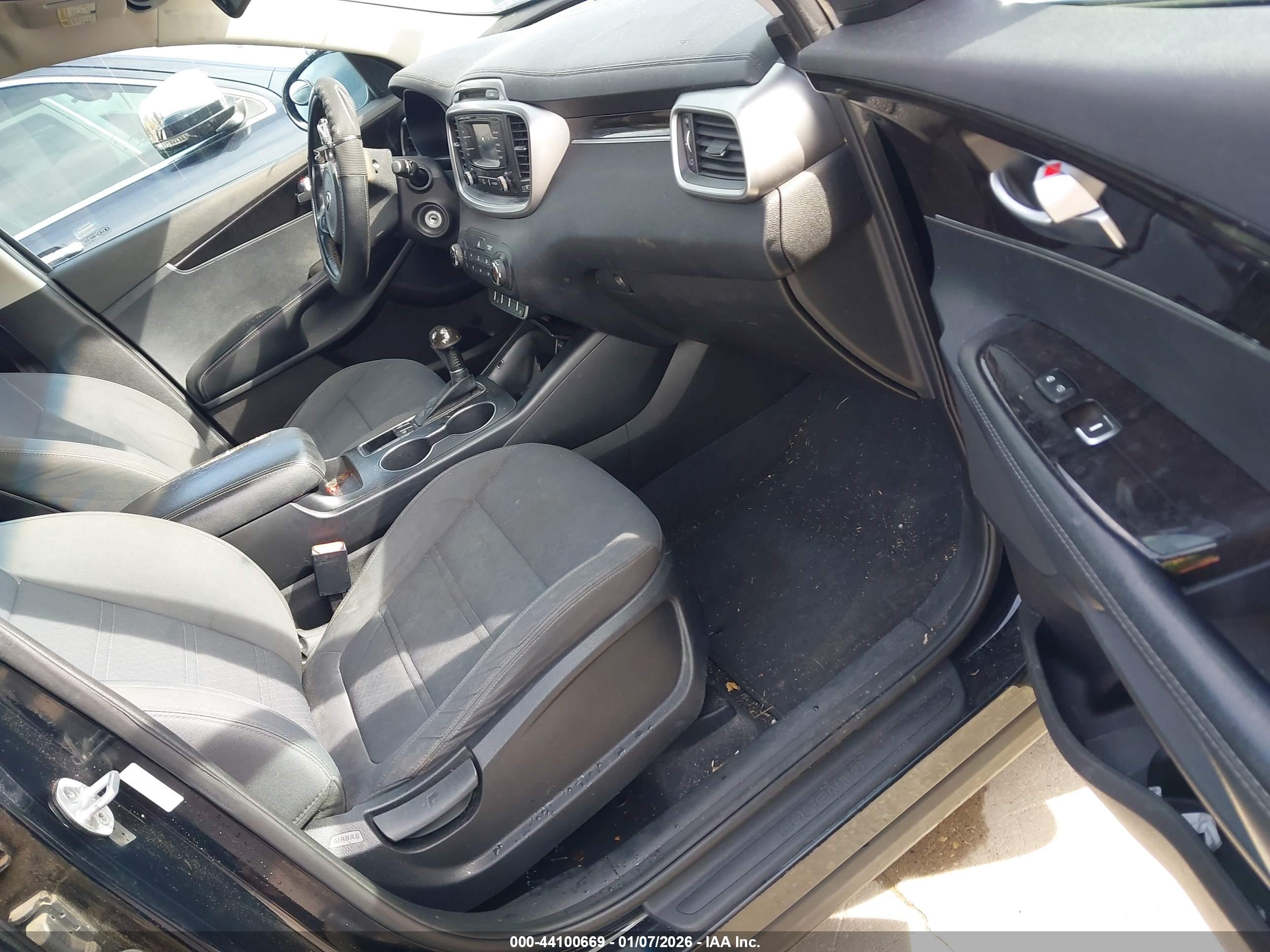 KIA SORENTO image 5
