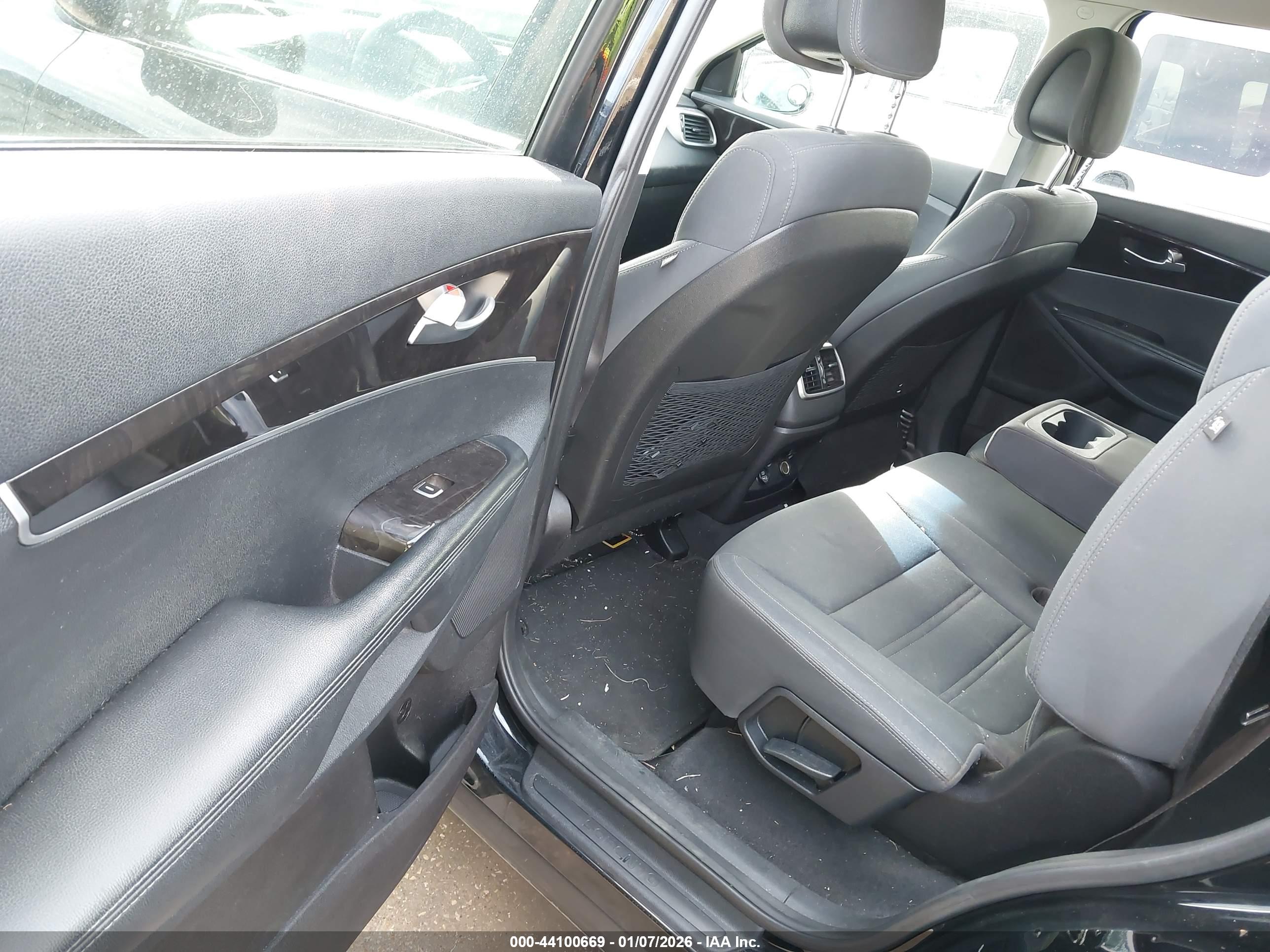 KIA SORENTO image 8