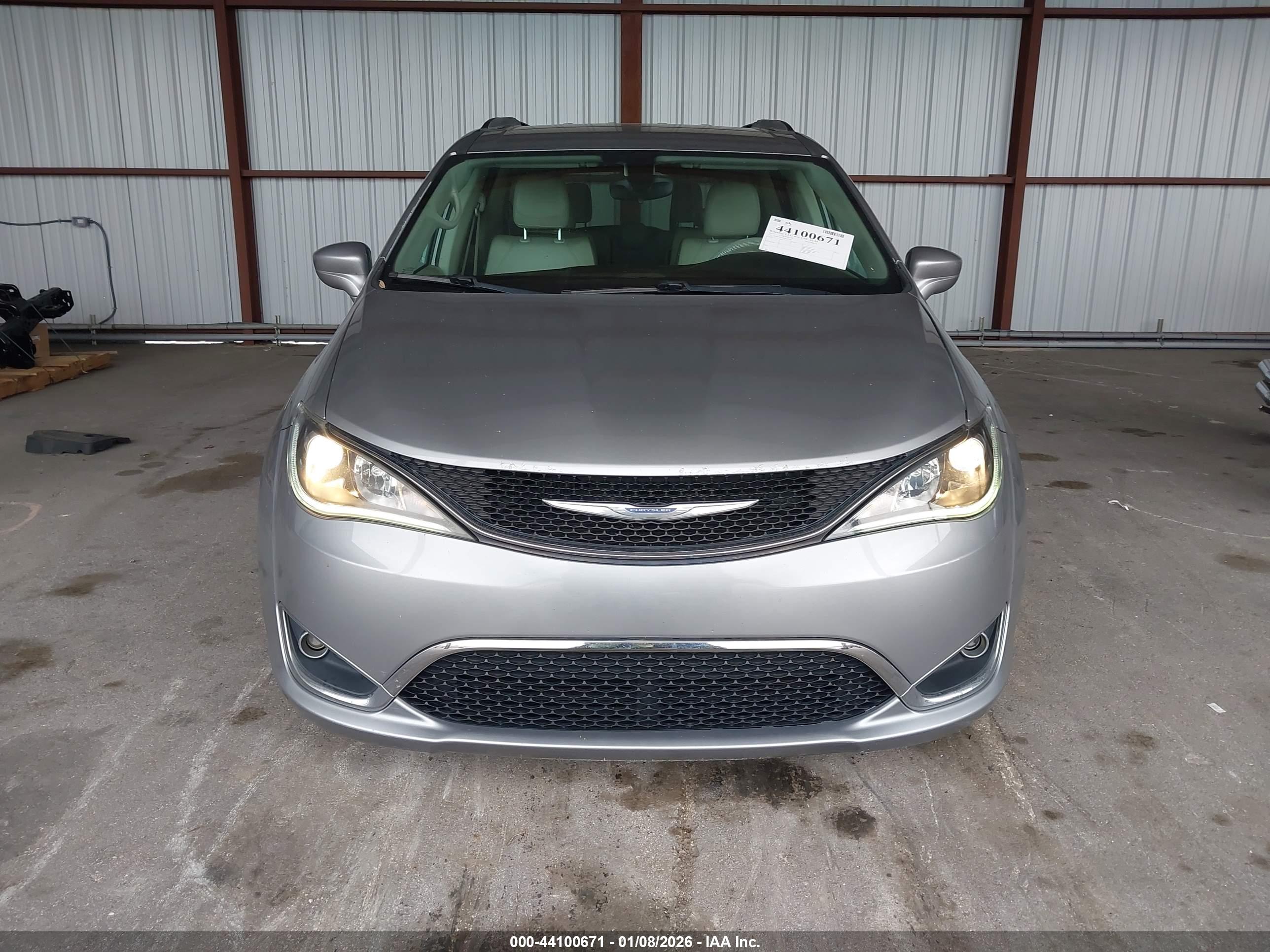 CHRYSLER PACIFICA image 6