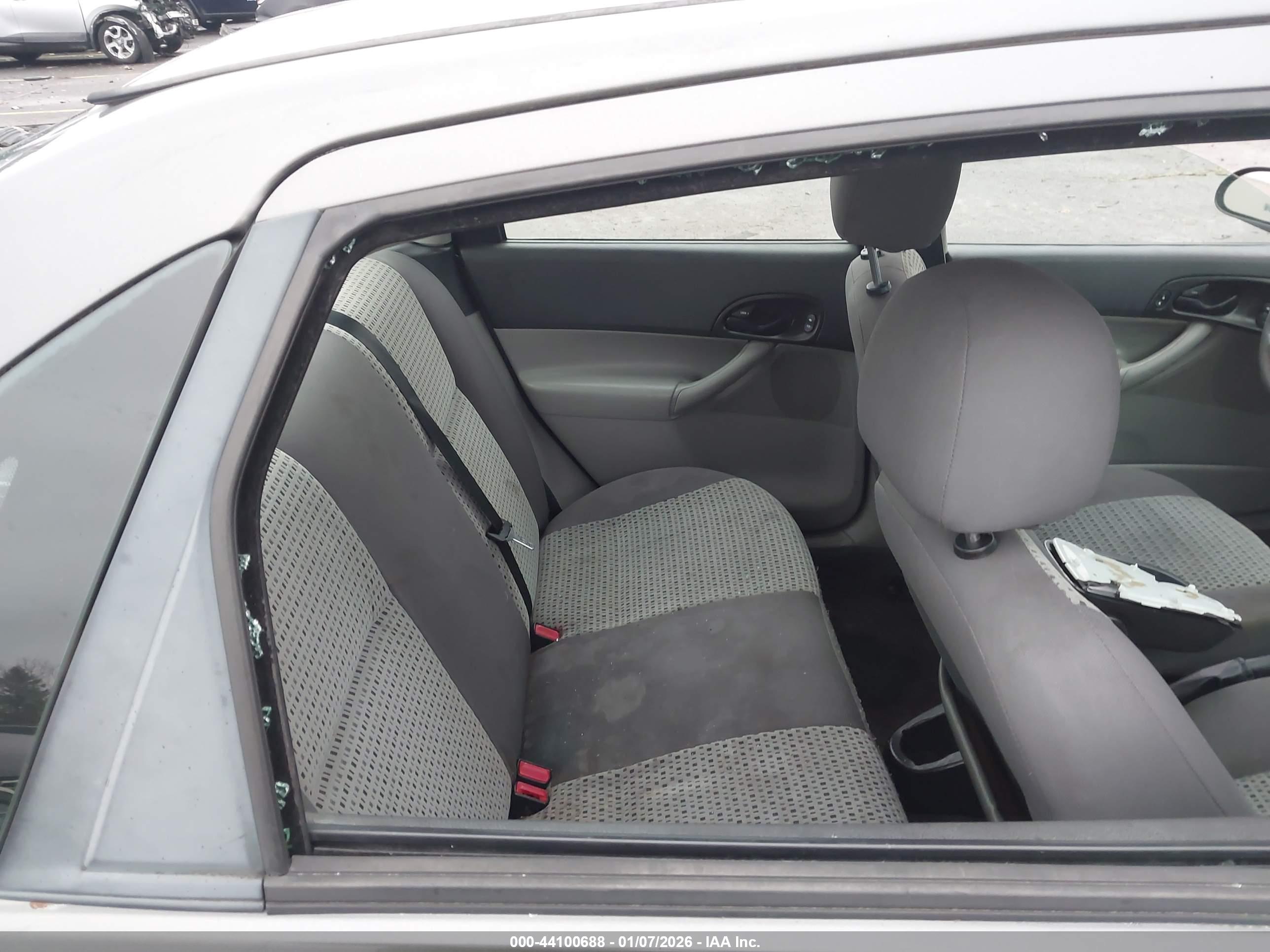 FORD FOCUS image 8
