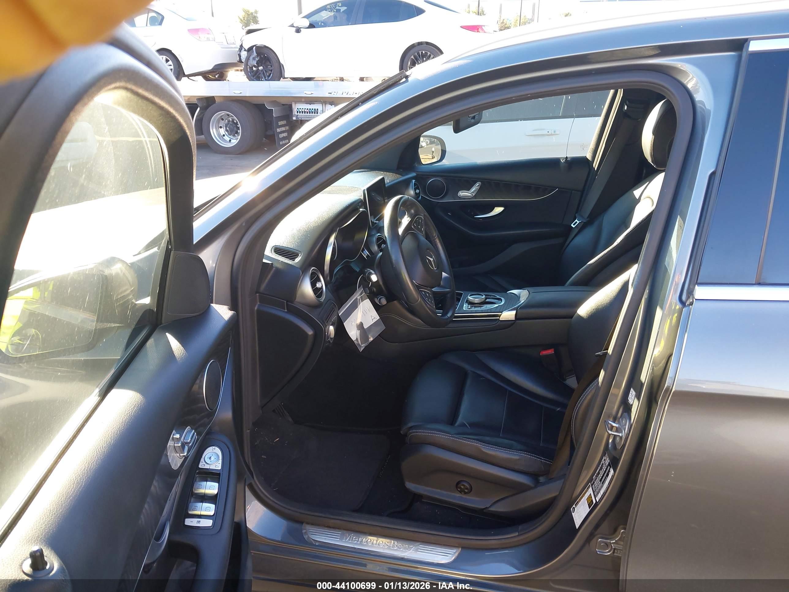 MERCEDES-BENZ GLC image 5