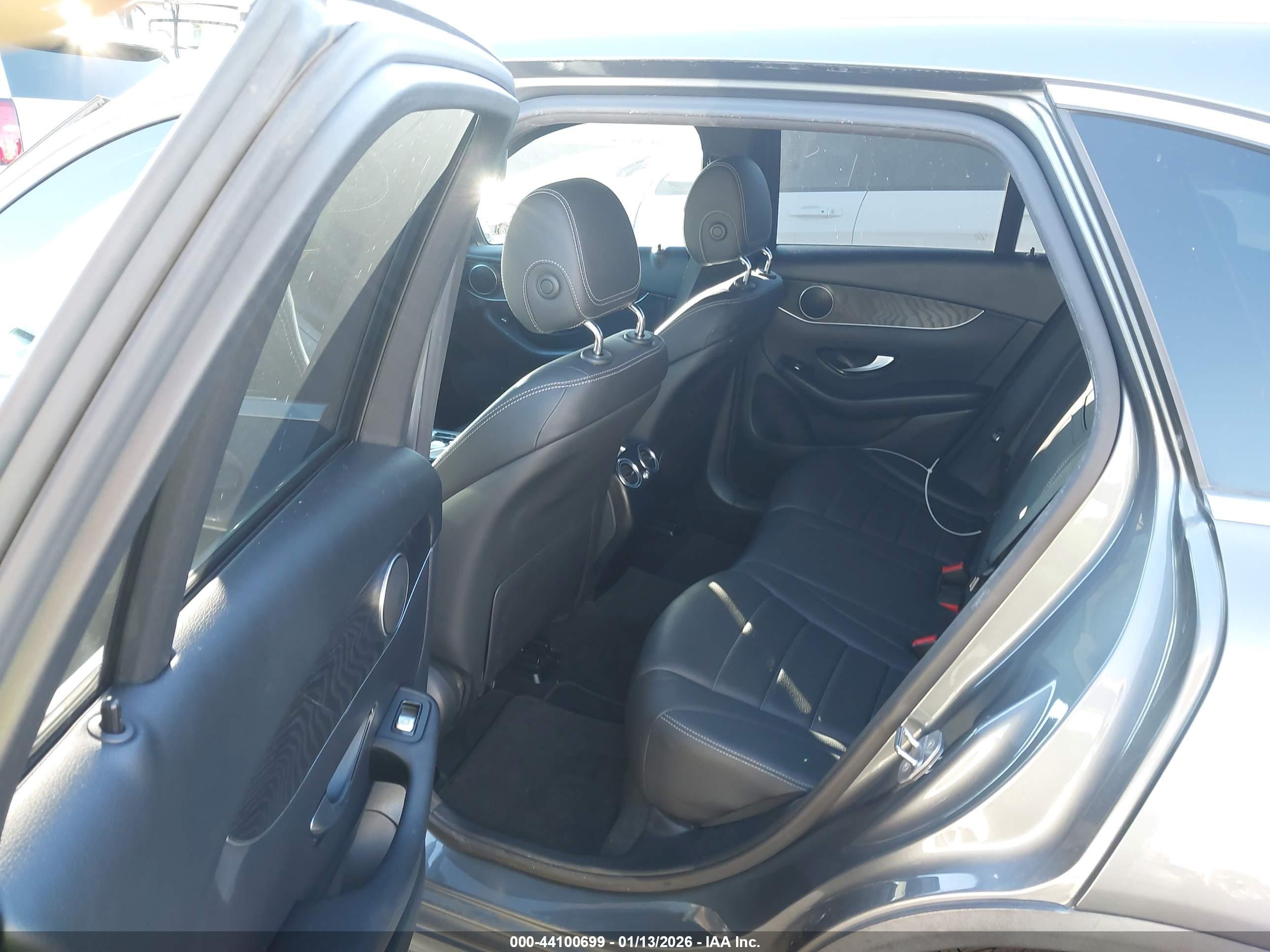 MERCEDES-BENZ GLC image 8