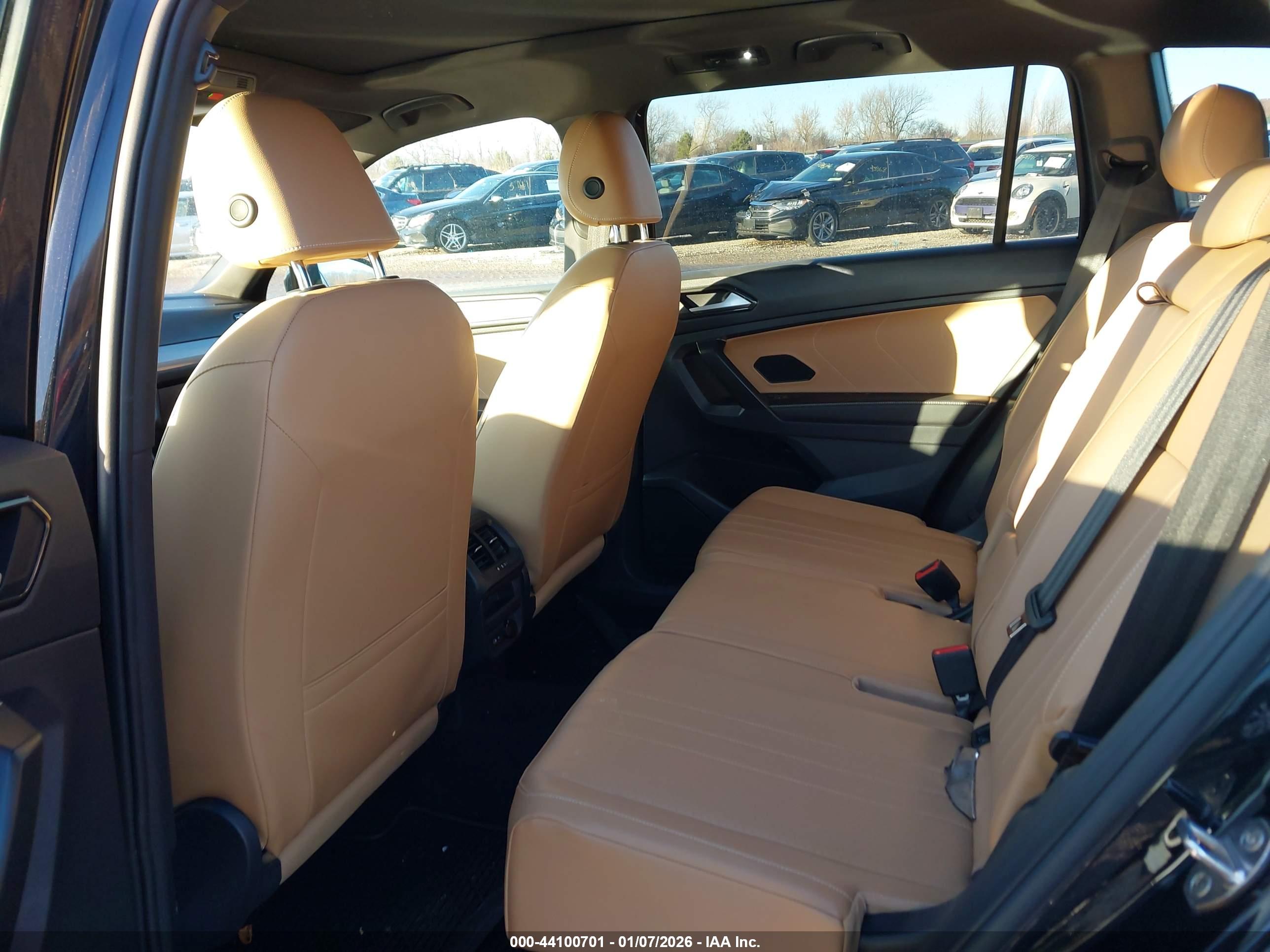 VOLKSWAGEN TIGUAN image 8