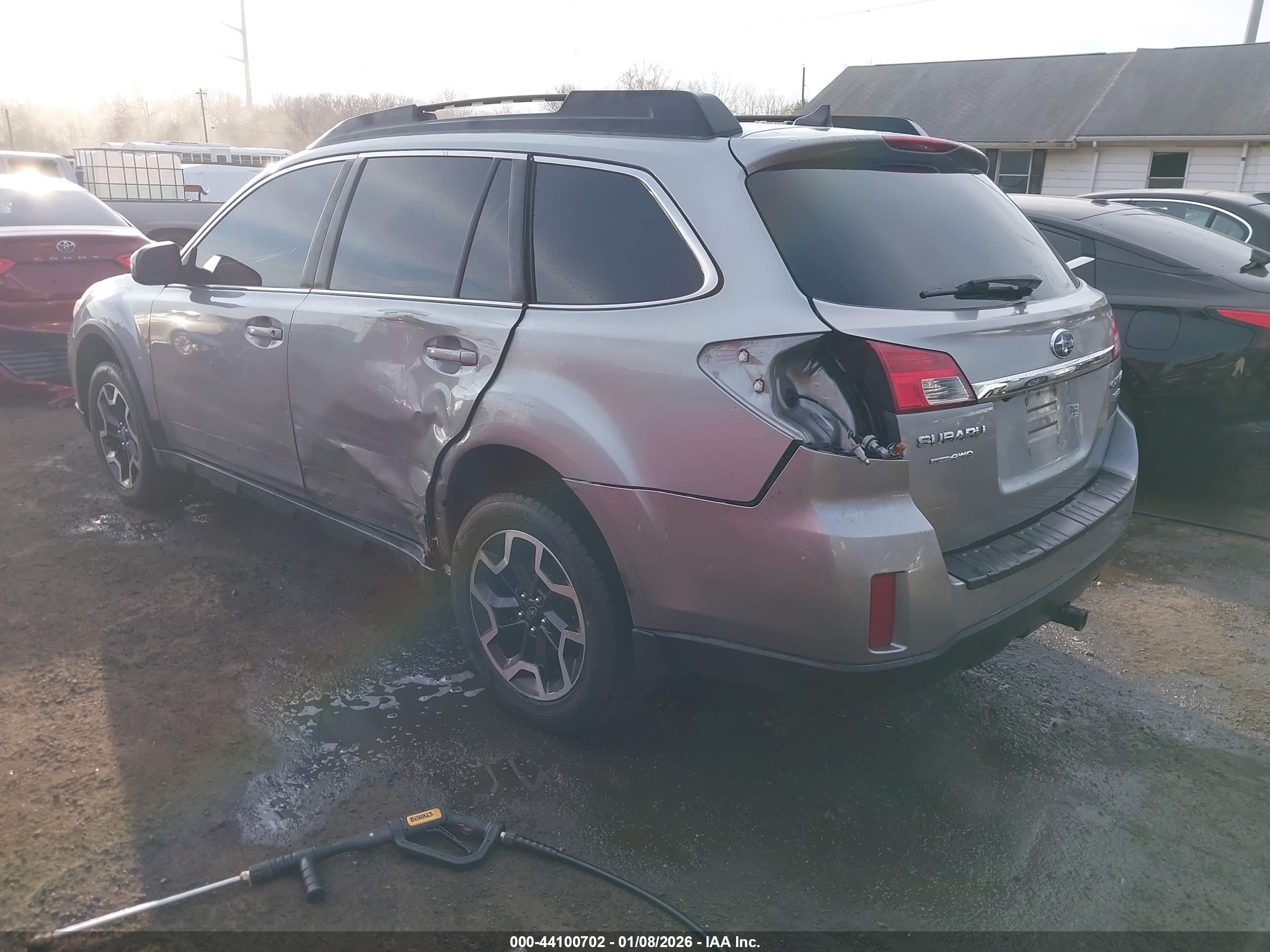 SUBARU OUTBACK image 3