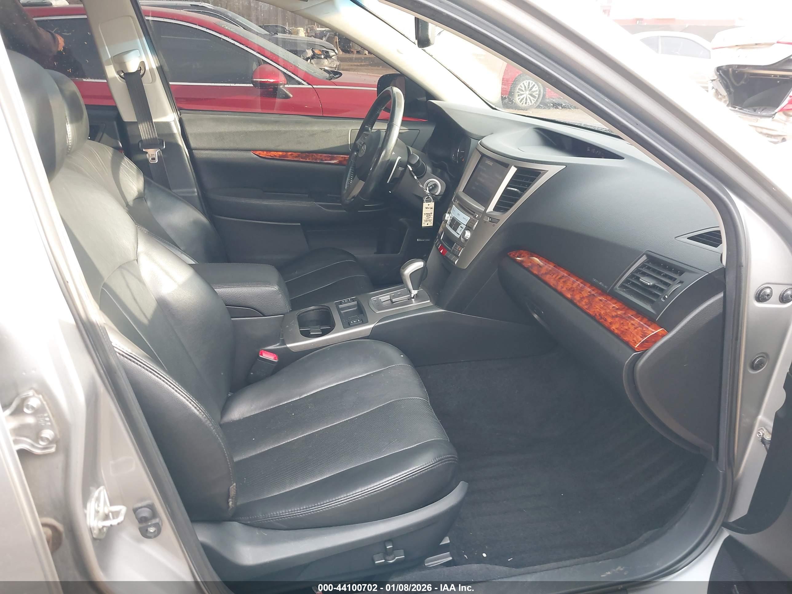 SUBARU OUTBACK image 5