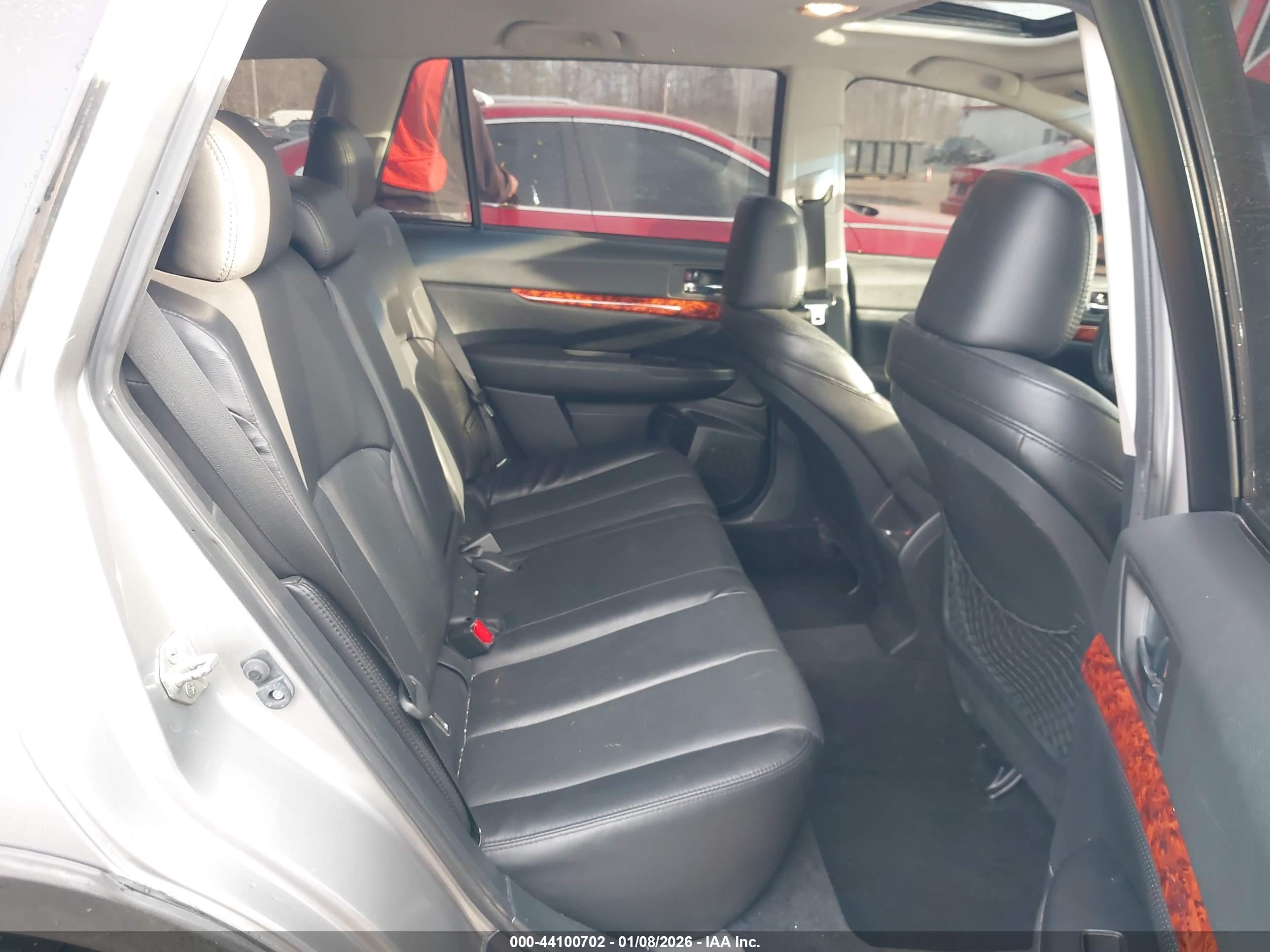 SUBARU OUTBACK image 8