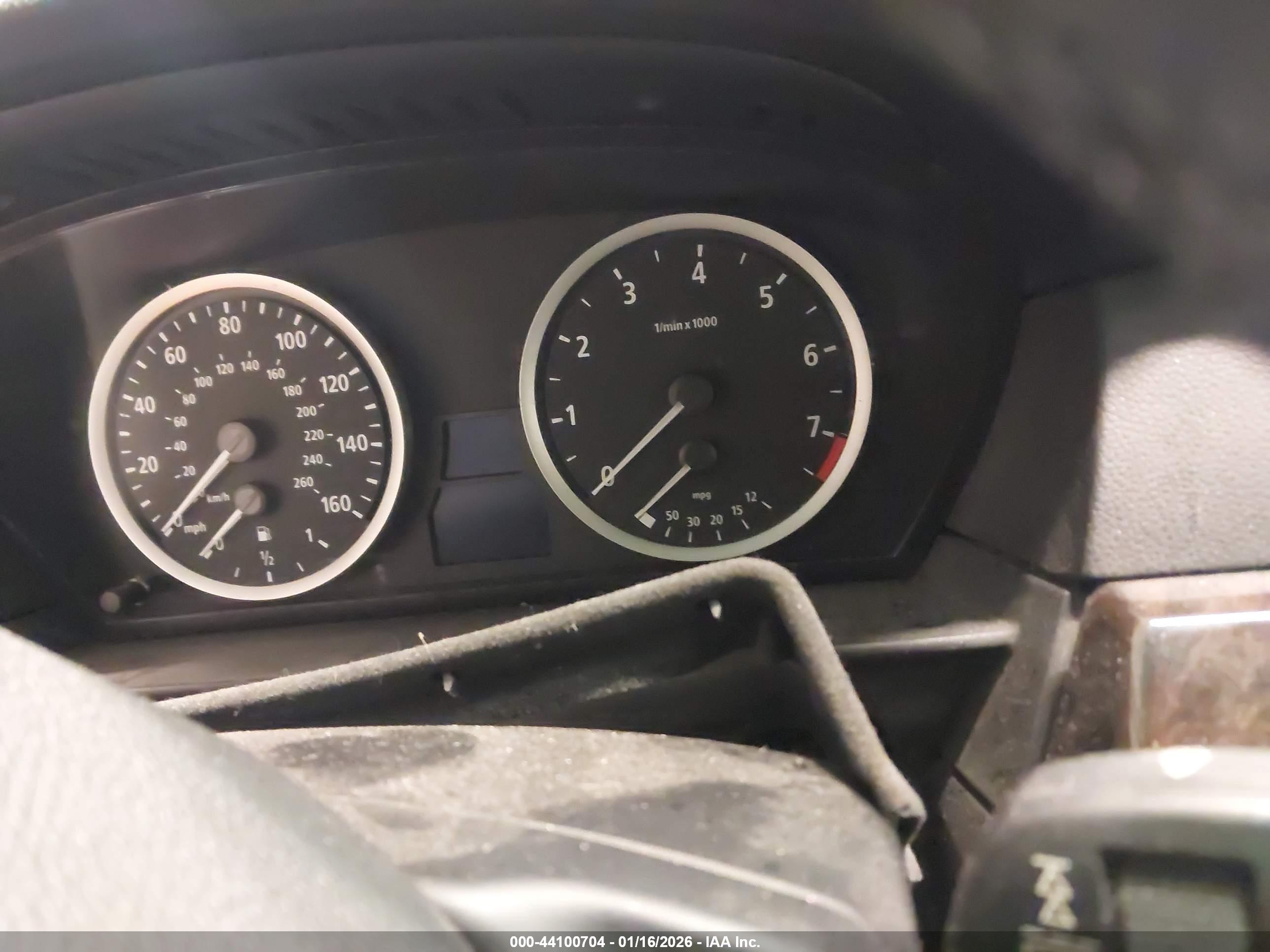 BMW 525XI image 7
