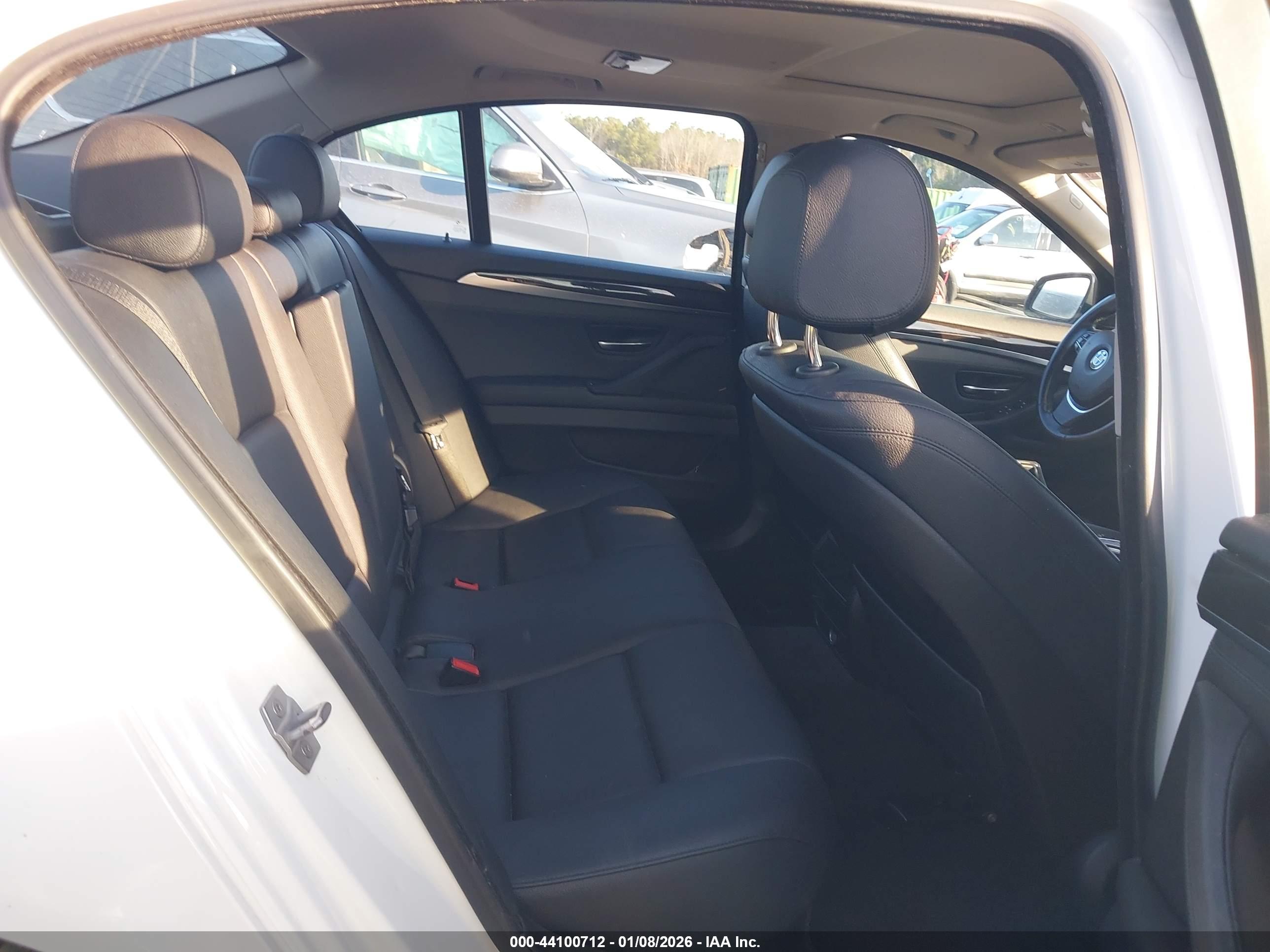 BMW 528I image 8