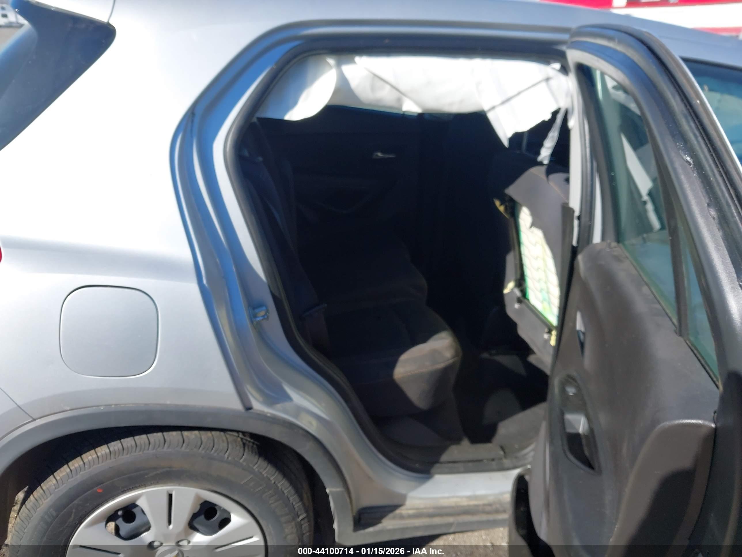 CHEVROLET TRAX image 8