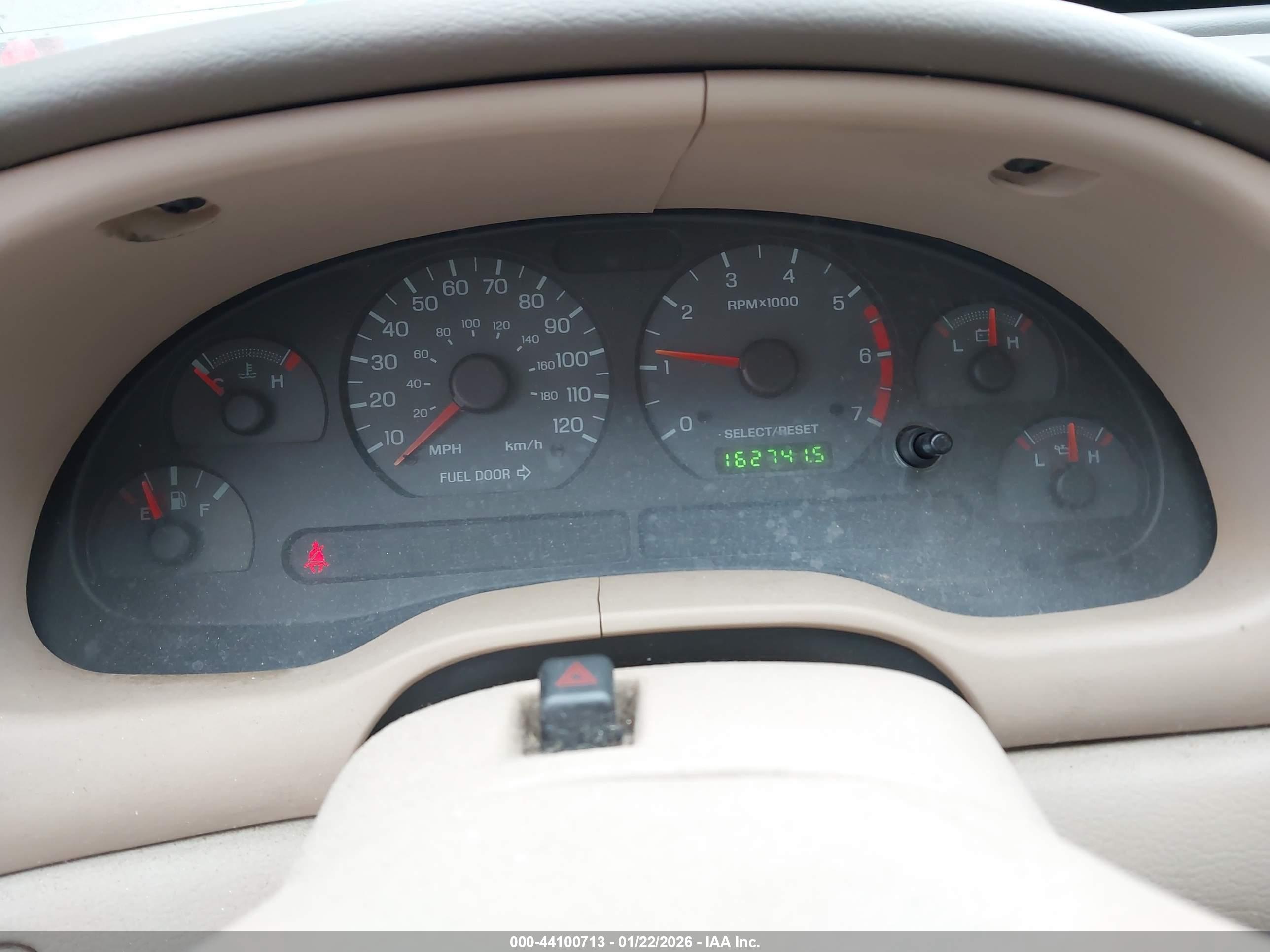 FORD MUSTANG image 7