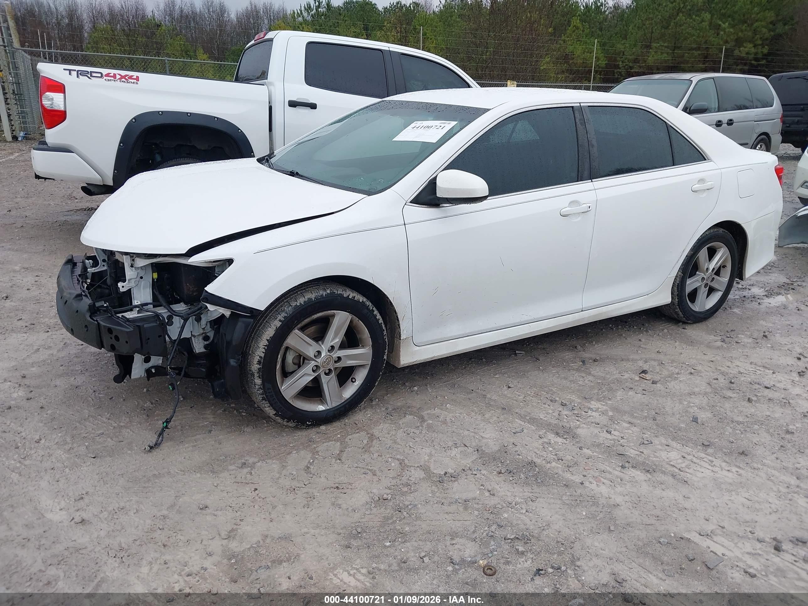 TOYOTA CAMRY image 2