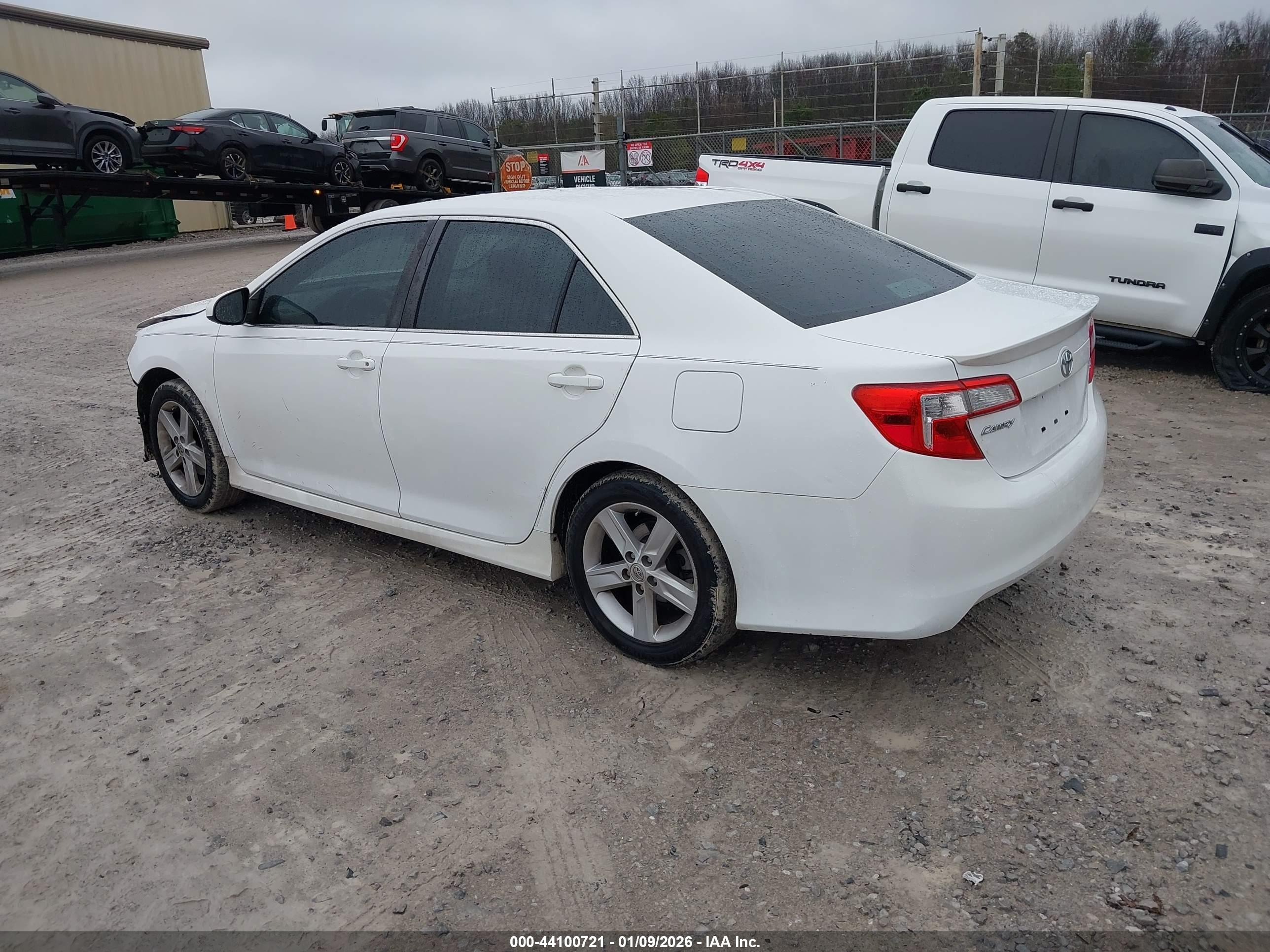 TOYOTA CAMRY image 3