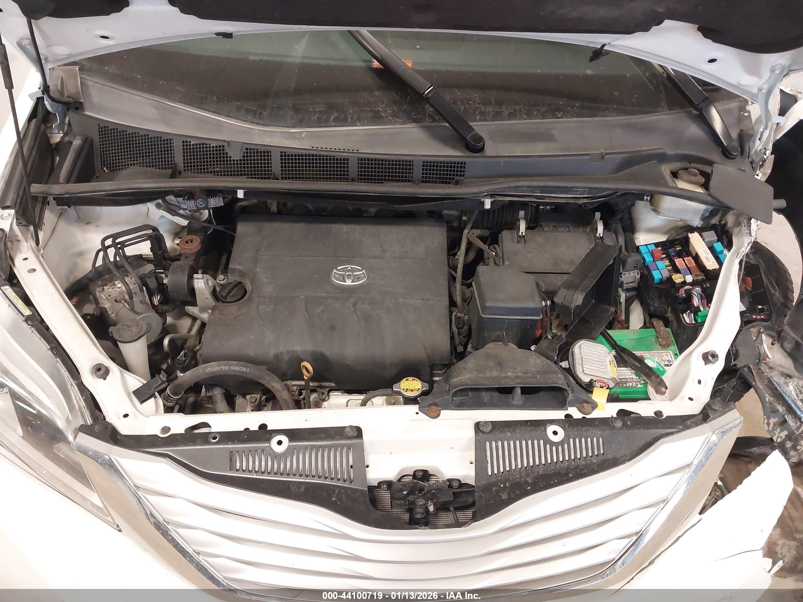 TOYOTA SIENNA image 10