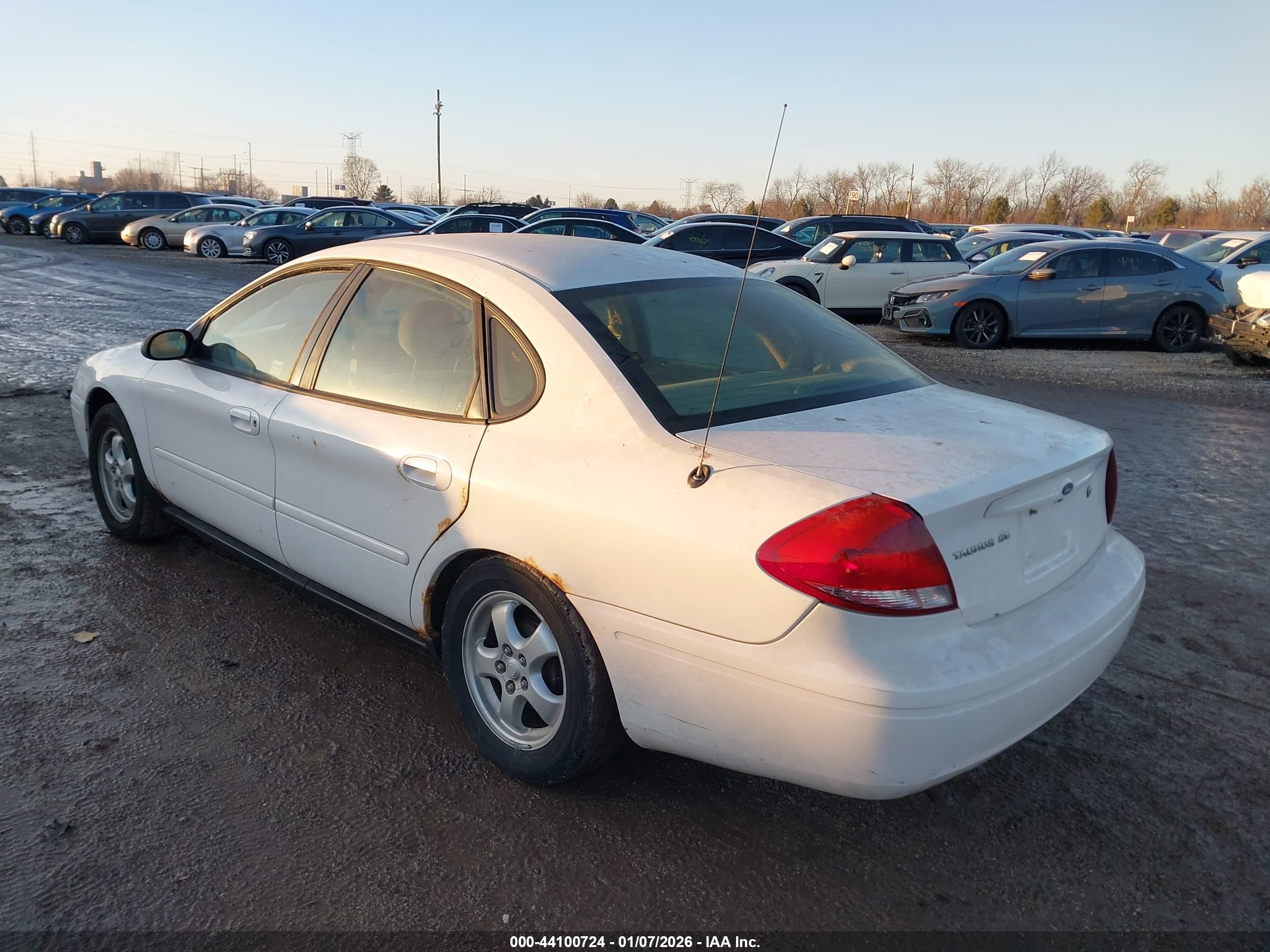 FORD TAURUS image 3
