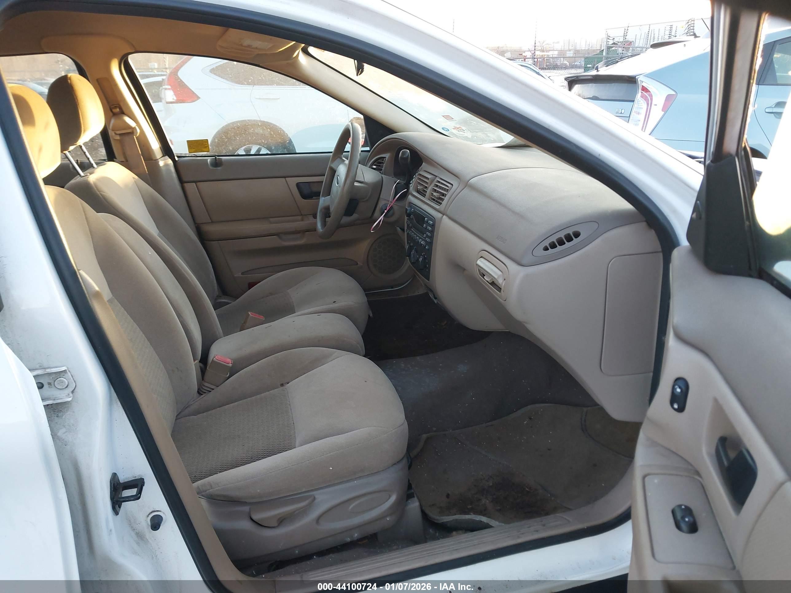 FORD TAURUS image 5