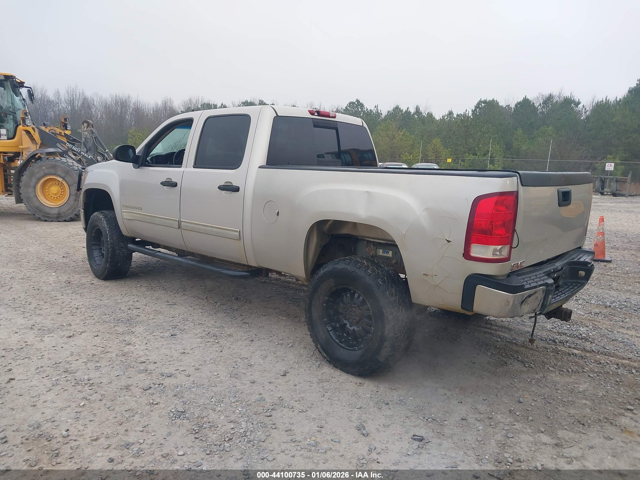 GMC SIERRA image 3