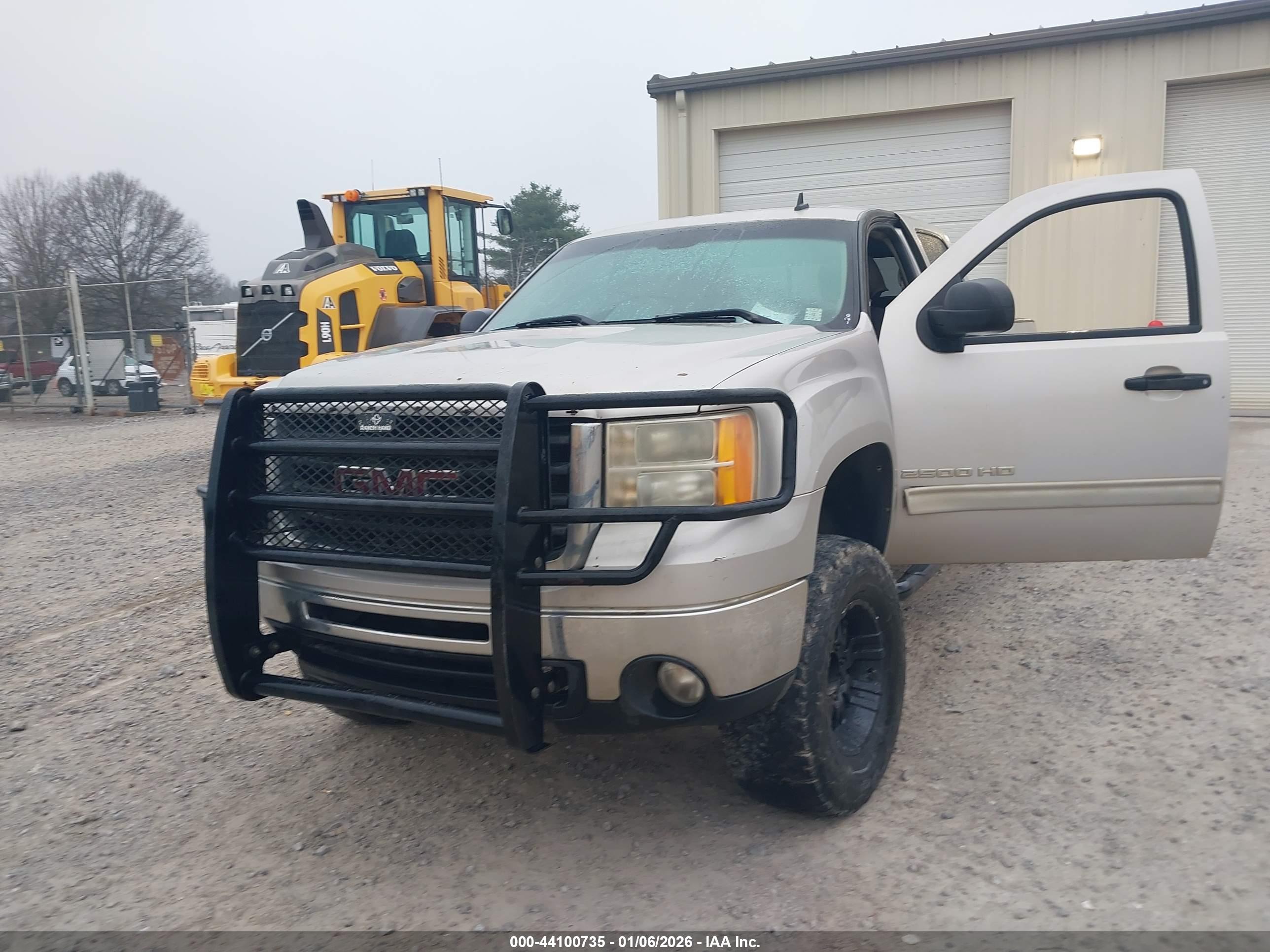 GMC SIERRA image 6