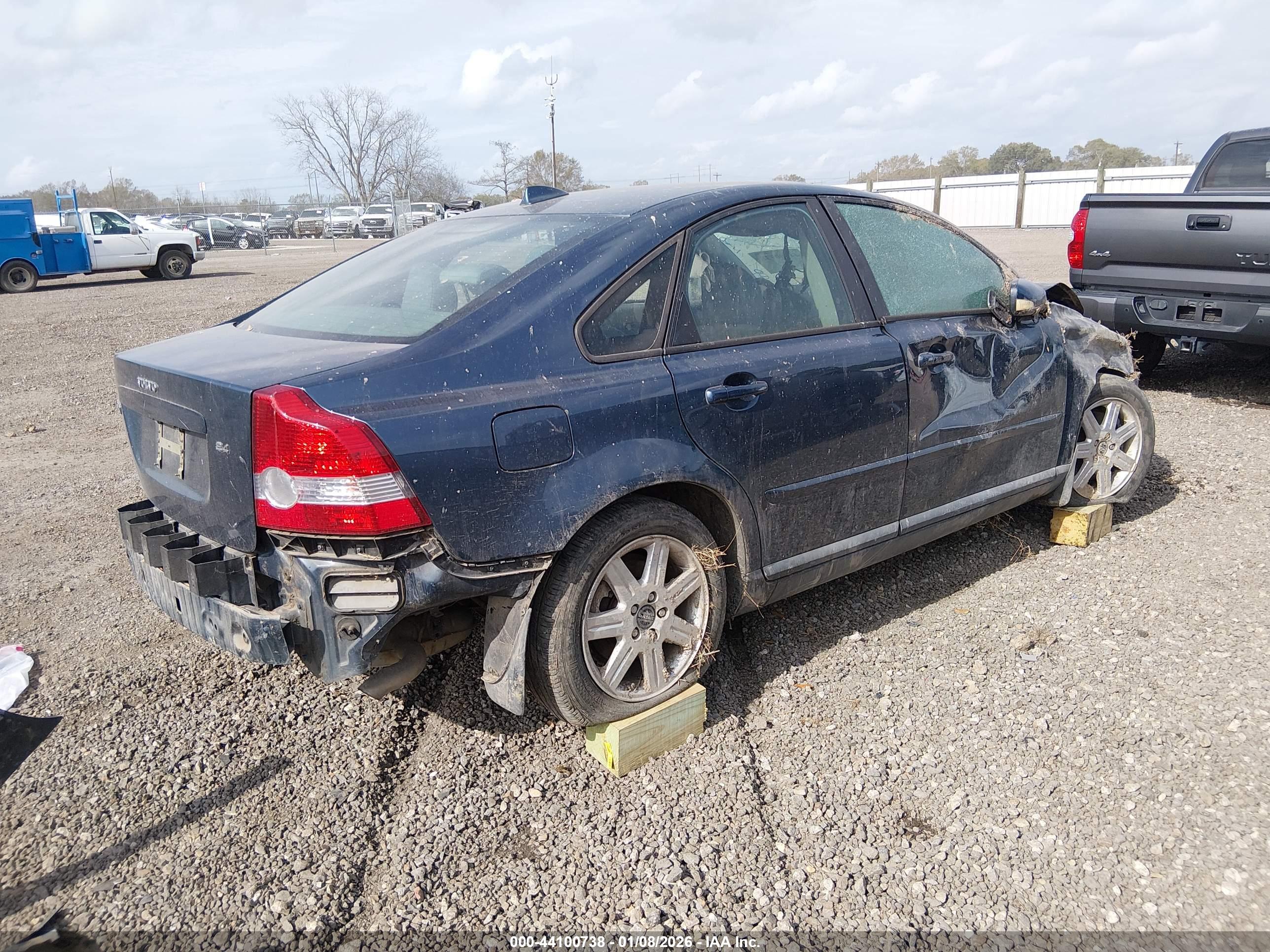 VOLVO S40 image 4