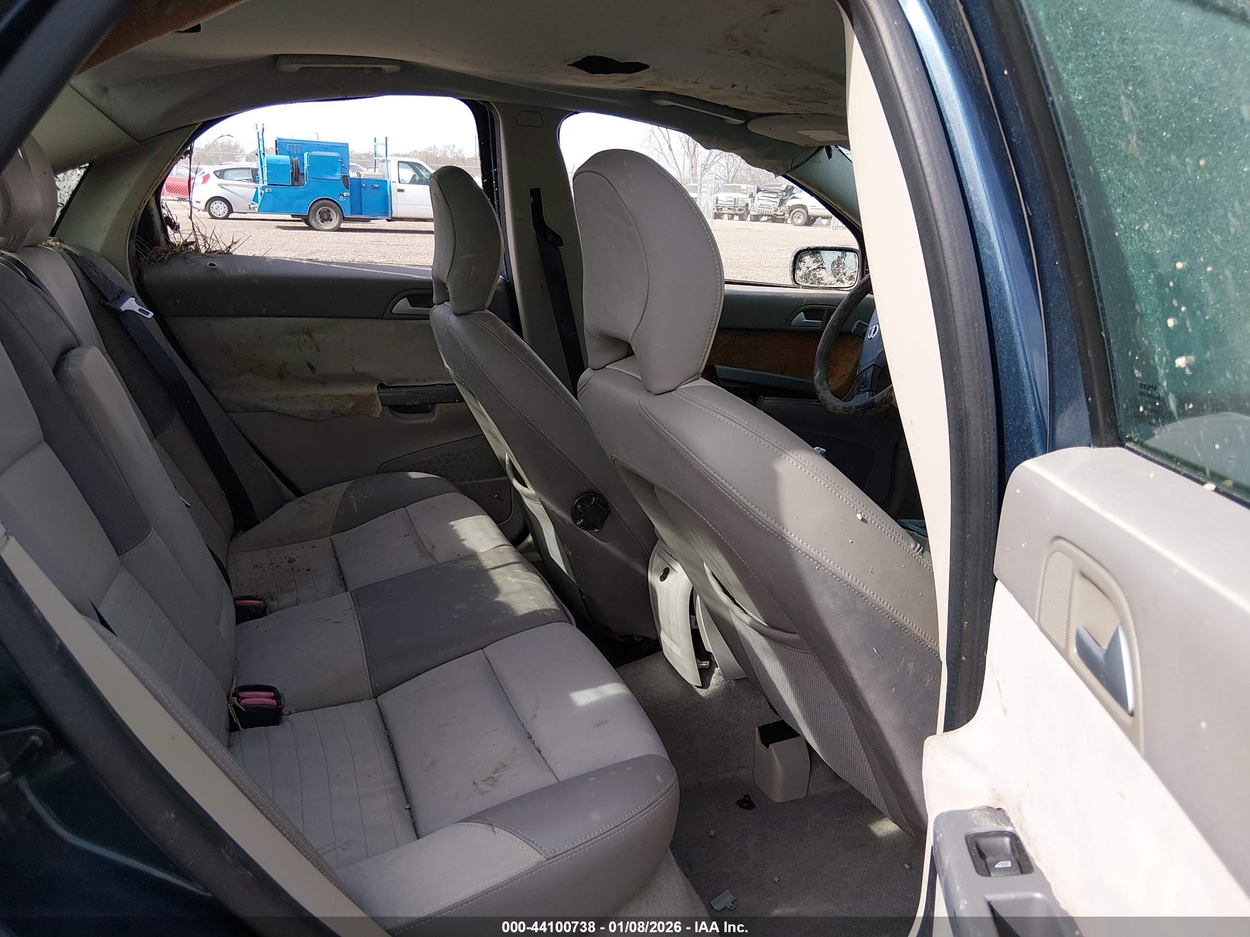 VOLVO S40 image 8