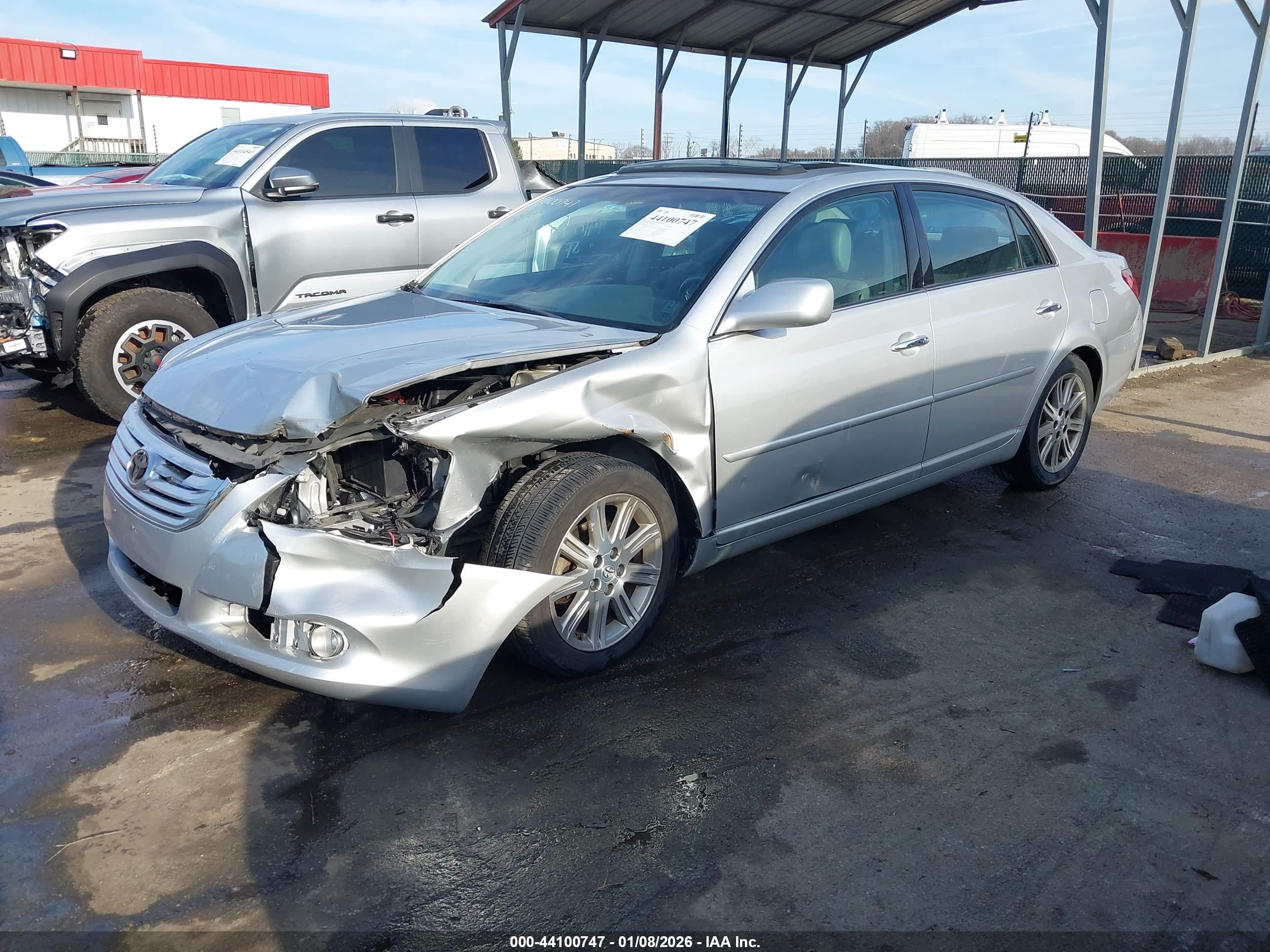 TOYOTA AVALON image 2