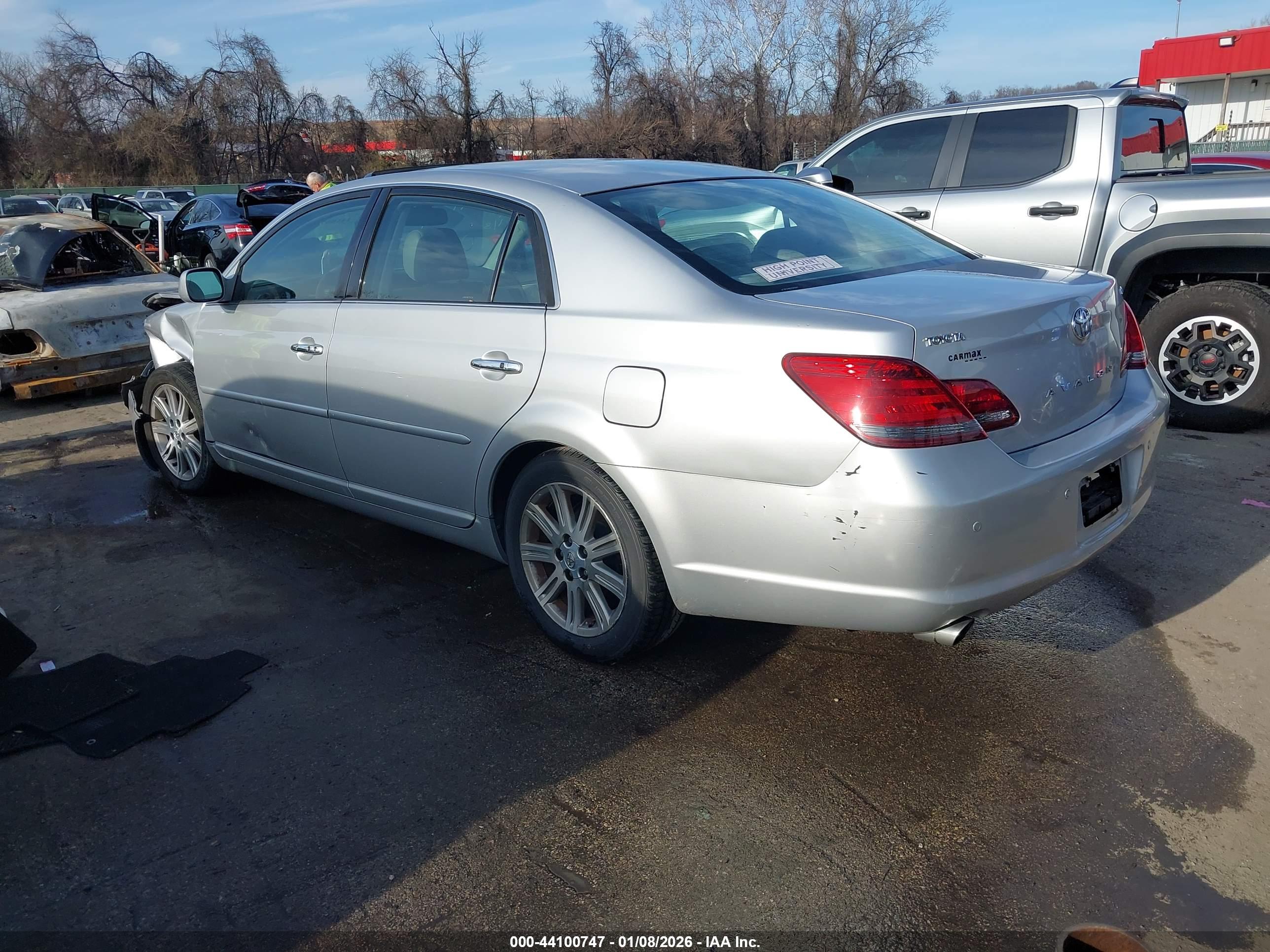 TOYOTA AVALON image 3